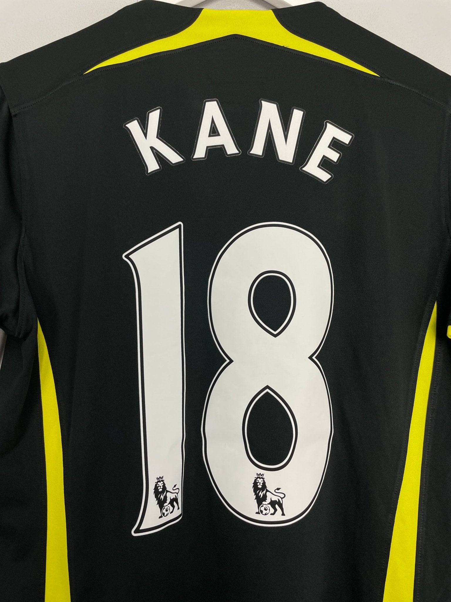 Shop 2014/15 TOTTENHAM KANE #18 AWAY SHIRT (L) UNDER ARMOUR, classic football shirts, vintage football shirts & retro soccer jerseys at Cult Kits