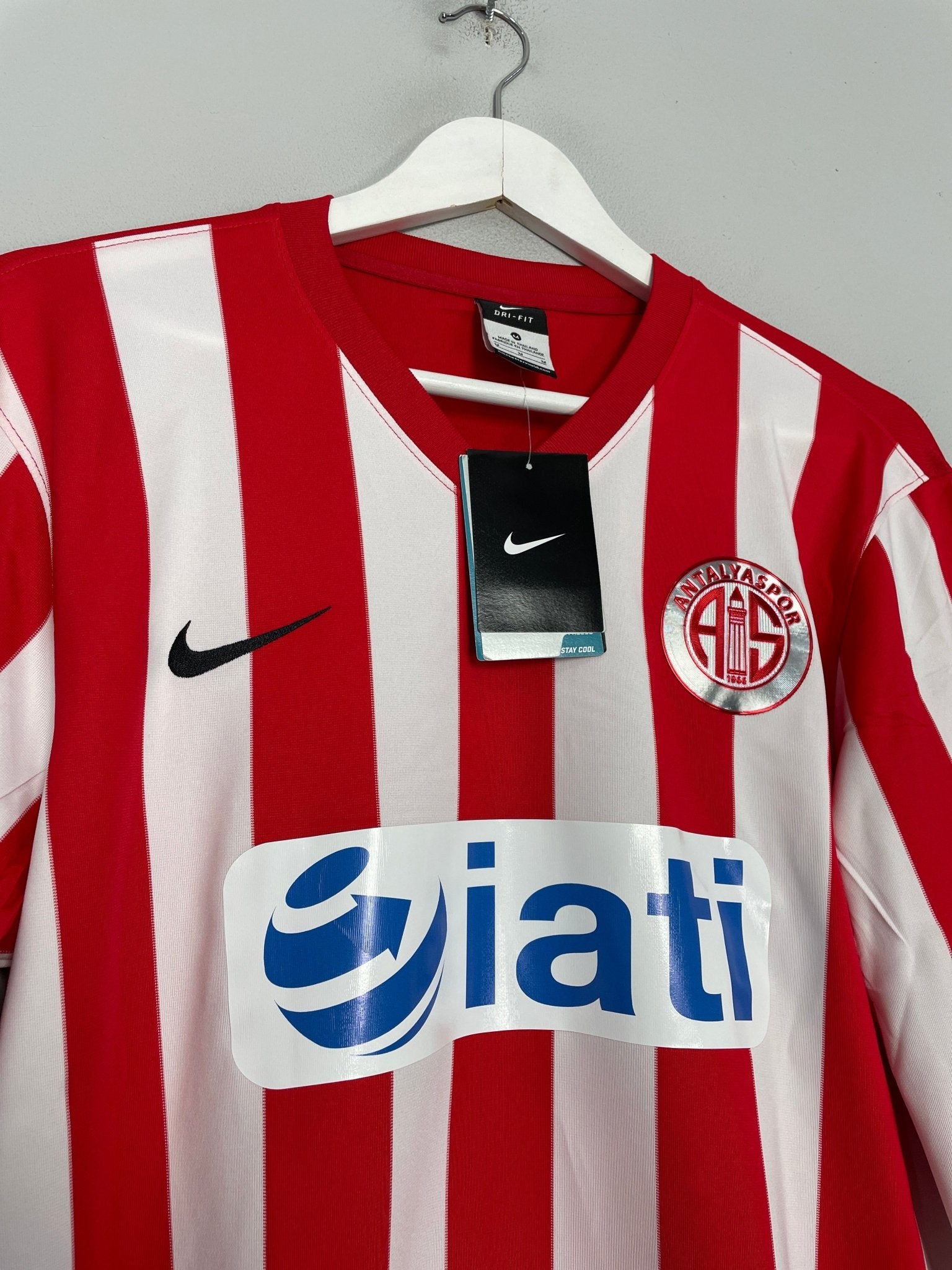 Shop 2015/16 ANTALYASPOR ETO'O #9 *BNWT* L/S HOME SHIRT (M) NIKE, classic football shirts, vintage football shirts & retro soccer jerseys at Cult Kits