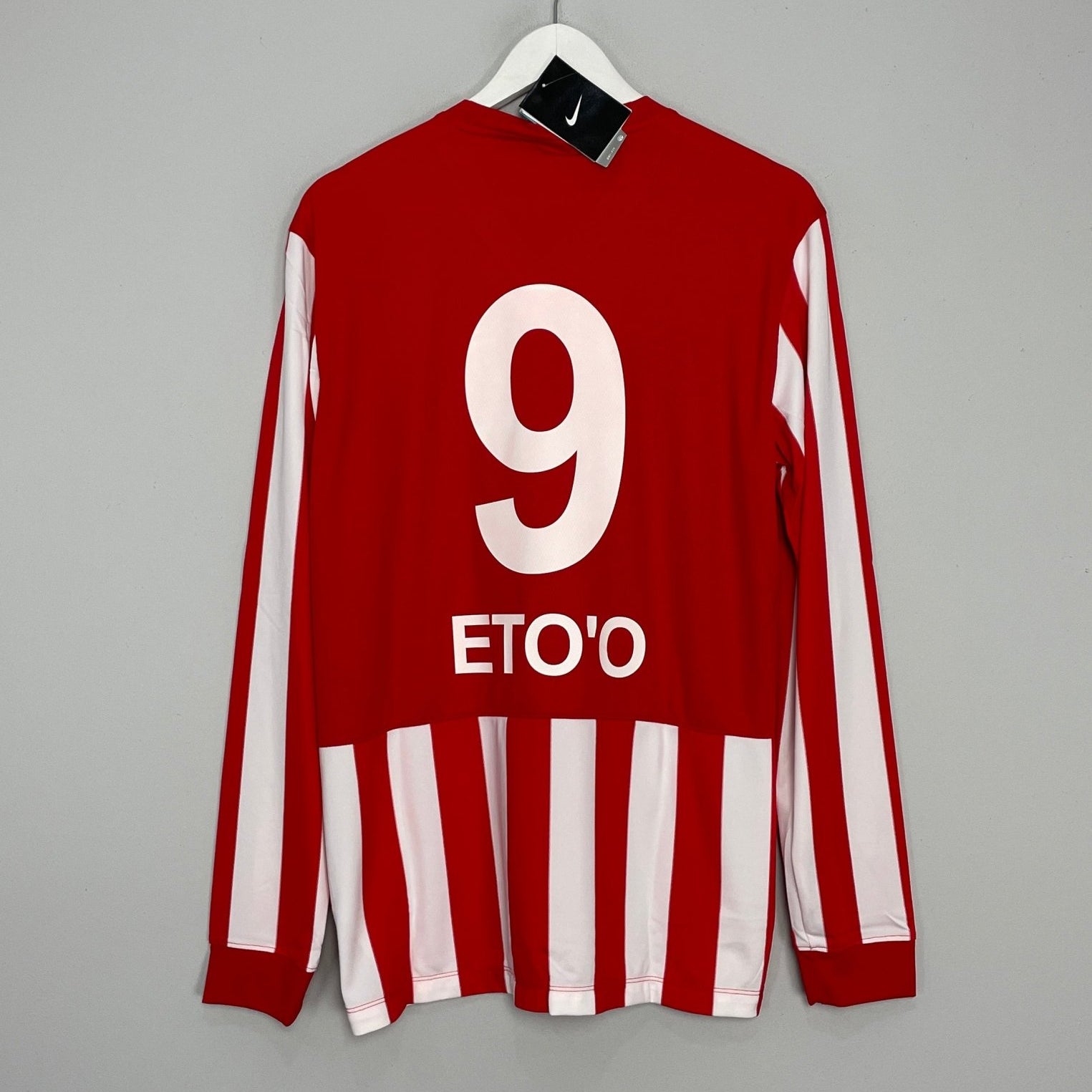 Shop 2015/16 ANTALYASPOR ETO'O #9 *BNWT* L/S HOME SHIRT (M) NIKE, classic football shirts, vintage football shirts & retro soccer jerseys at Cult Kits