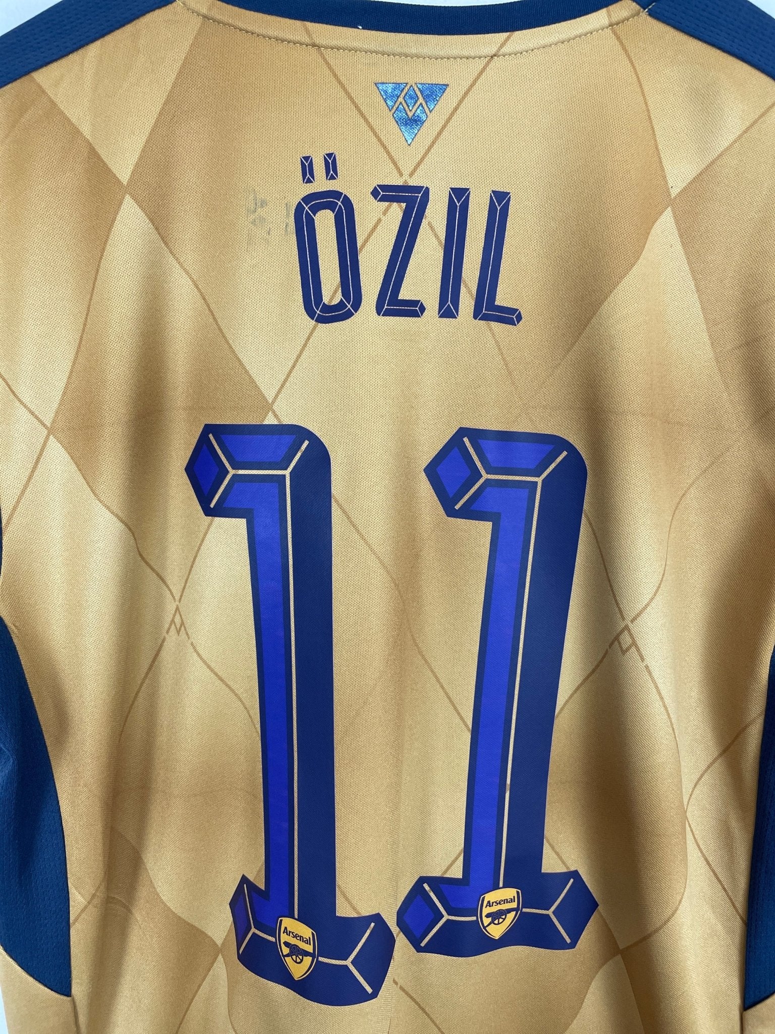 Shop 2015/16 ARSENAL OZIL #11 AWAY SHIRT (M) PUMA, classic football shirts, vintage football shirts & retro soccer jerseys at Cult Kits