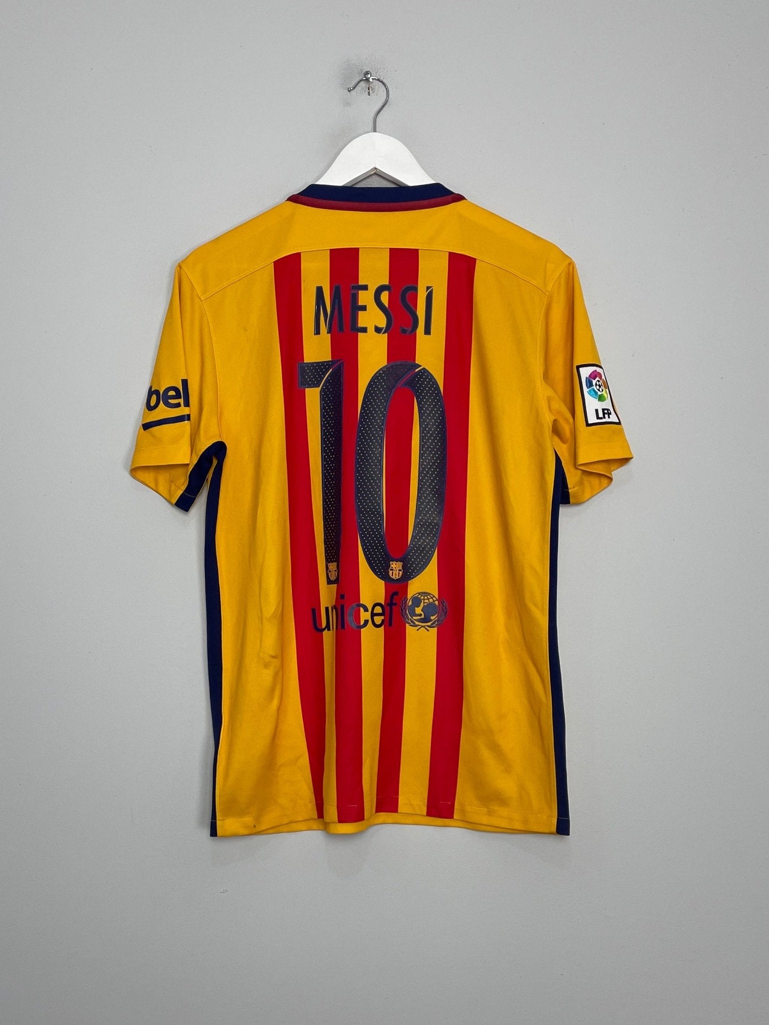Shop 2015/16 BARCELONA MESSI #10 AWAY SHIRT (M) NIKE, classic football shirts, vintage football shirts & retro soccer jerseys at Cult Kits