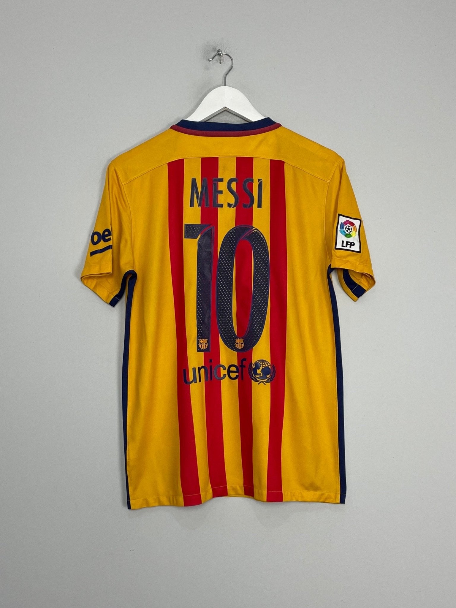 Shop 2015/16 BARCELONA MESSI #10 AWAY SHIRT (M) NIKE, classic football shirts, vintage football shirts & retro soccer jerseys at Cult Kits