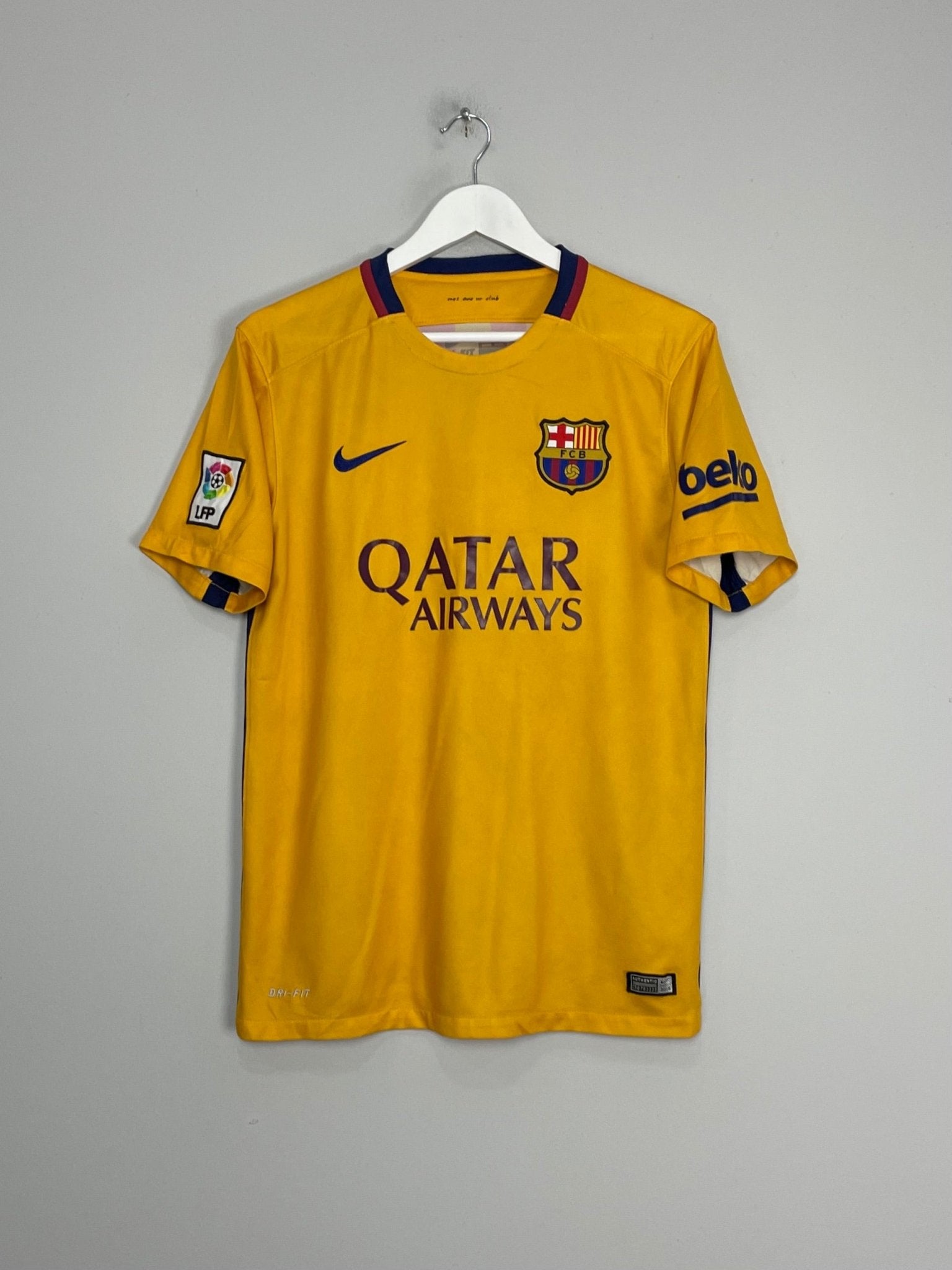 Shop 2015/16 BARCELONA MESSI #10 AWAY SHIRT (M) NIKE, classic football shirts, vintage football shirts & retro soccer jerseys at Cult Kits