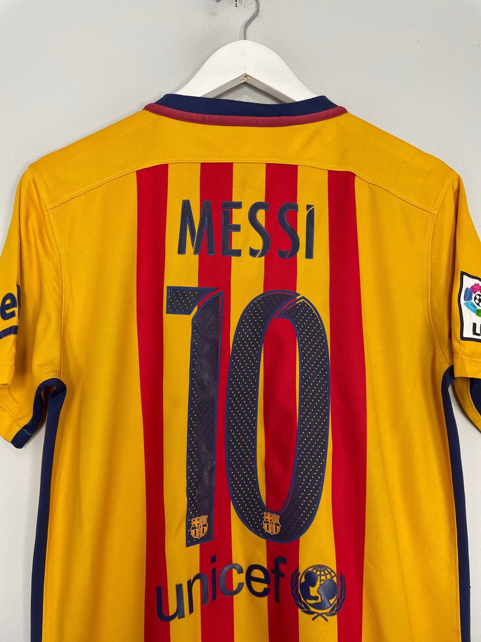 Shop 2015/16 BARCELONA MESSI #10 AWAY SHIRT (M) NIKE, classic football shirts, vintage football shirts & retro soccer jerseys at Cult Kits