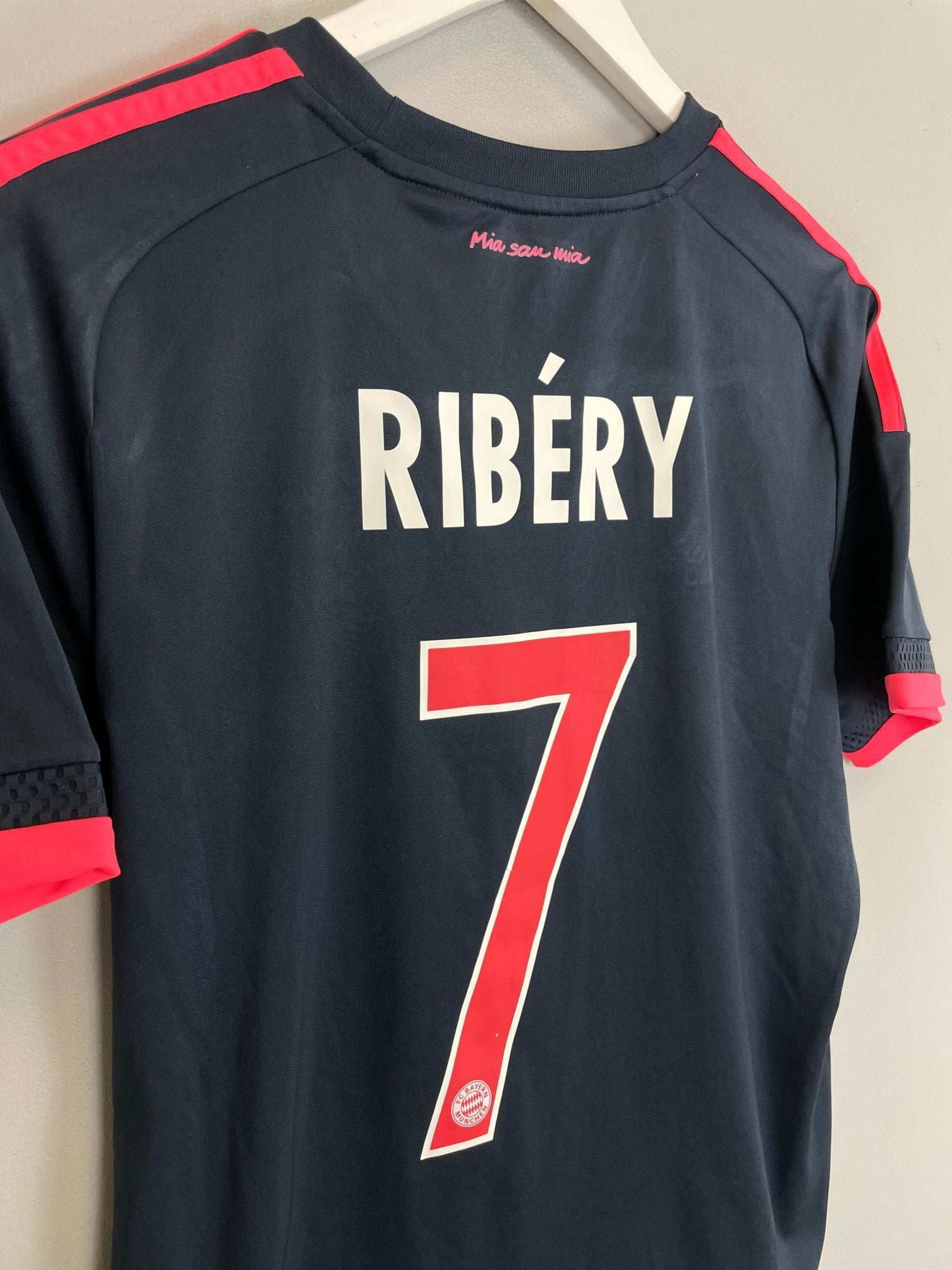 Shop 2015/16 BAYERN MUNICH RIBERY #7 AWAY SHIRT (M) ADIDAS, classic football shirts, vintage football shirts & retro soccer jerseys at Cult Kits