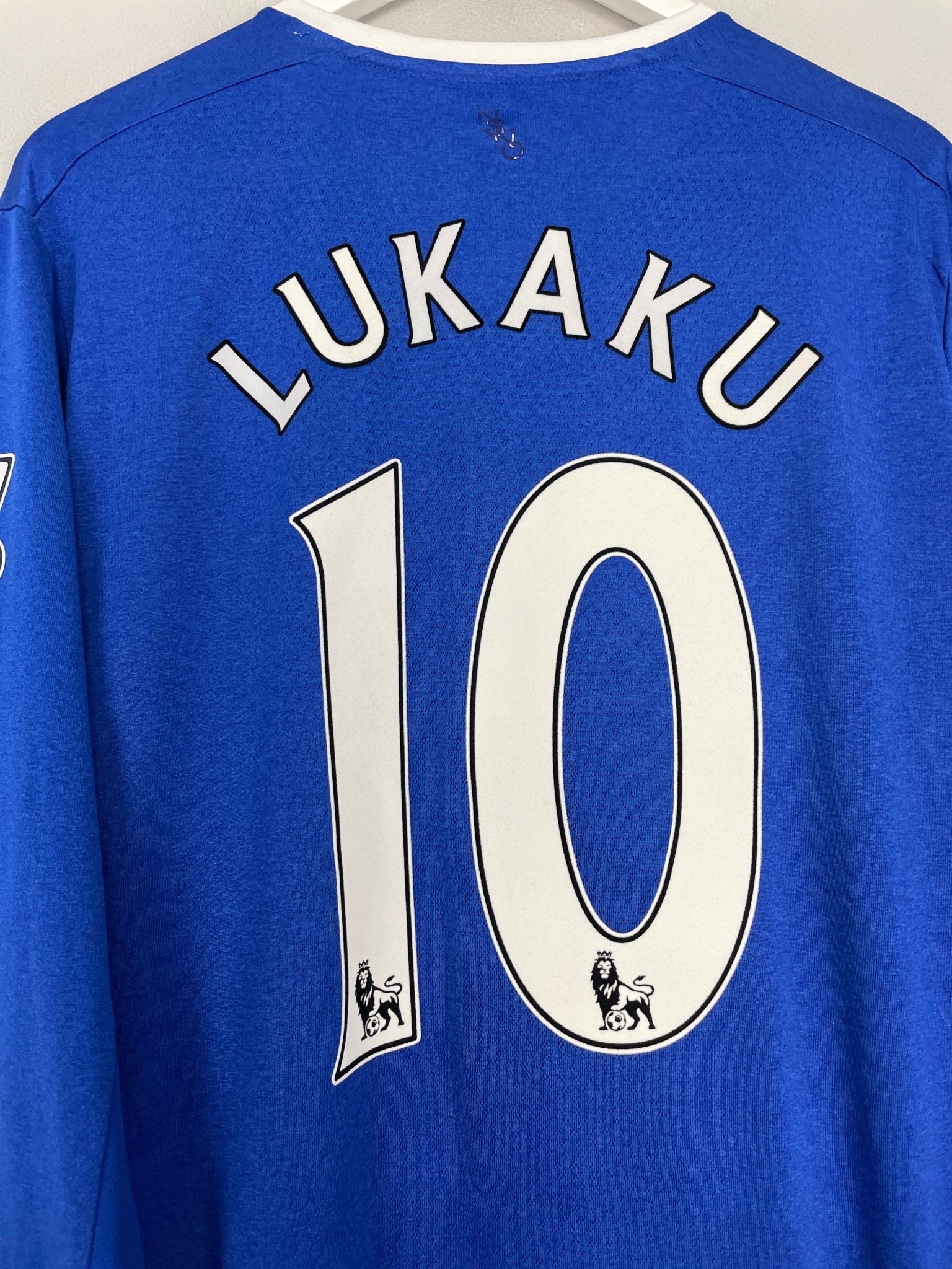 Shop 2015/16 EVERTON LUKAKU #10 L/S HOME SHIRT (XL) UMBRO, classic football shirts, vintage football shirts & retro soccer jerseys at Cult Kits