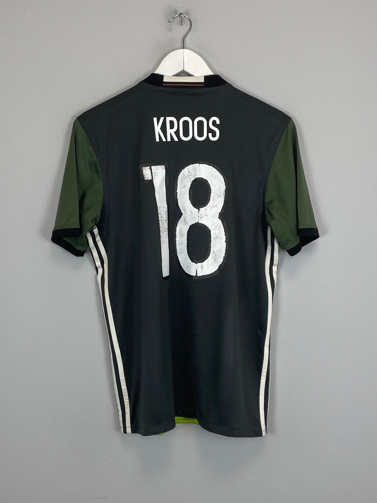 Shop 2015/16 GERMANY KROOS #18 AWAY SHIRT (M) ADIDAS, classic football shirts, vintage football shirts & retro soccer jerseys at Cult Kits