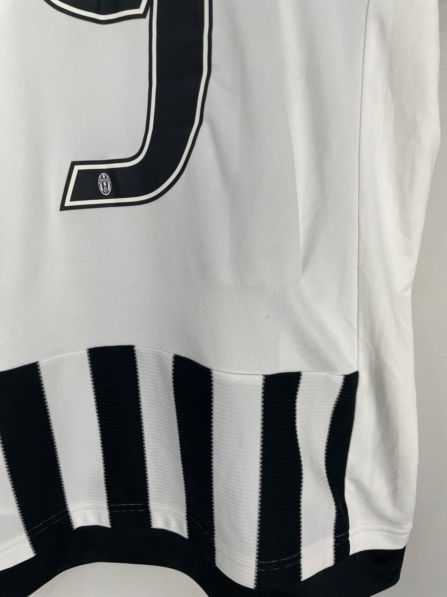 Shop 2015/16 JUVENTUS MORATA #9 HOME SHIRT (M) ADIDAS, classic football shirts, vintage football shirts & retro soccer jerseys at Cult Kits