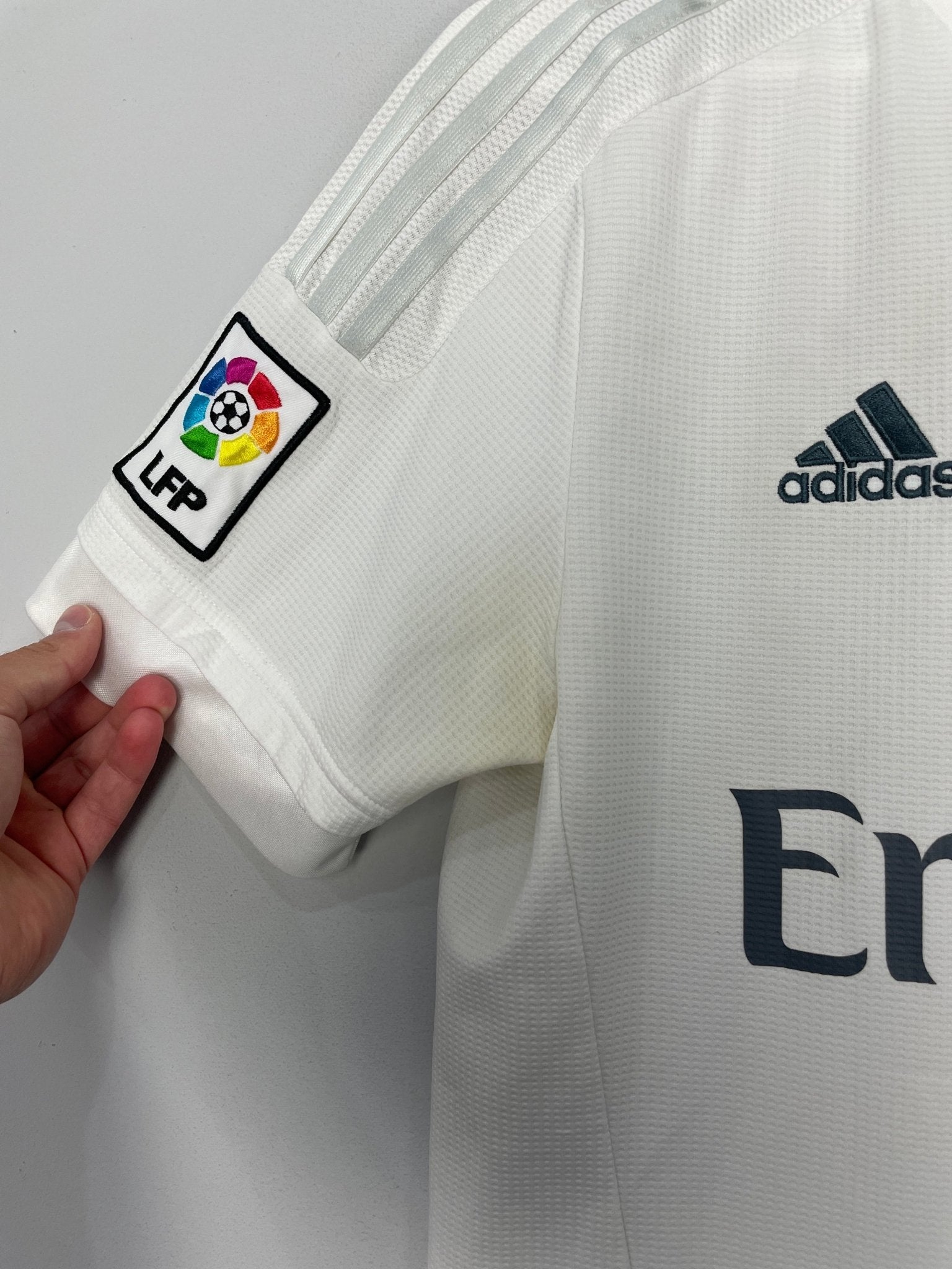 Shop 2015/16 REAL MADRID HOME SHIRT (M) ADIDAS, classic football shirts, vintage football shirts & retro soccer jerseys at Cult Kits