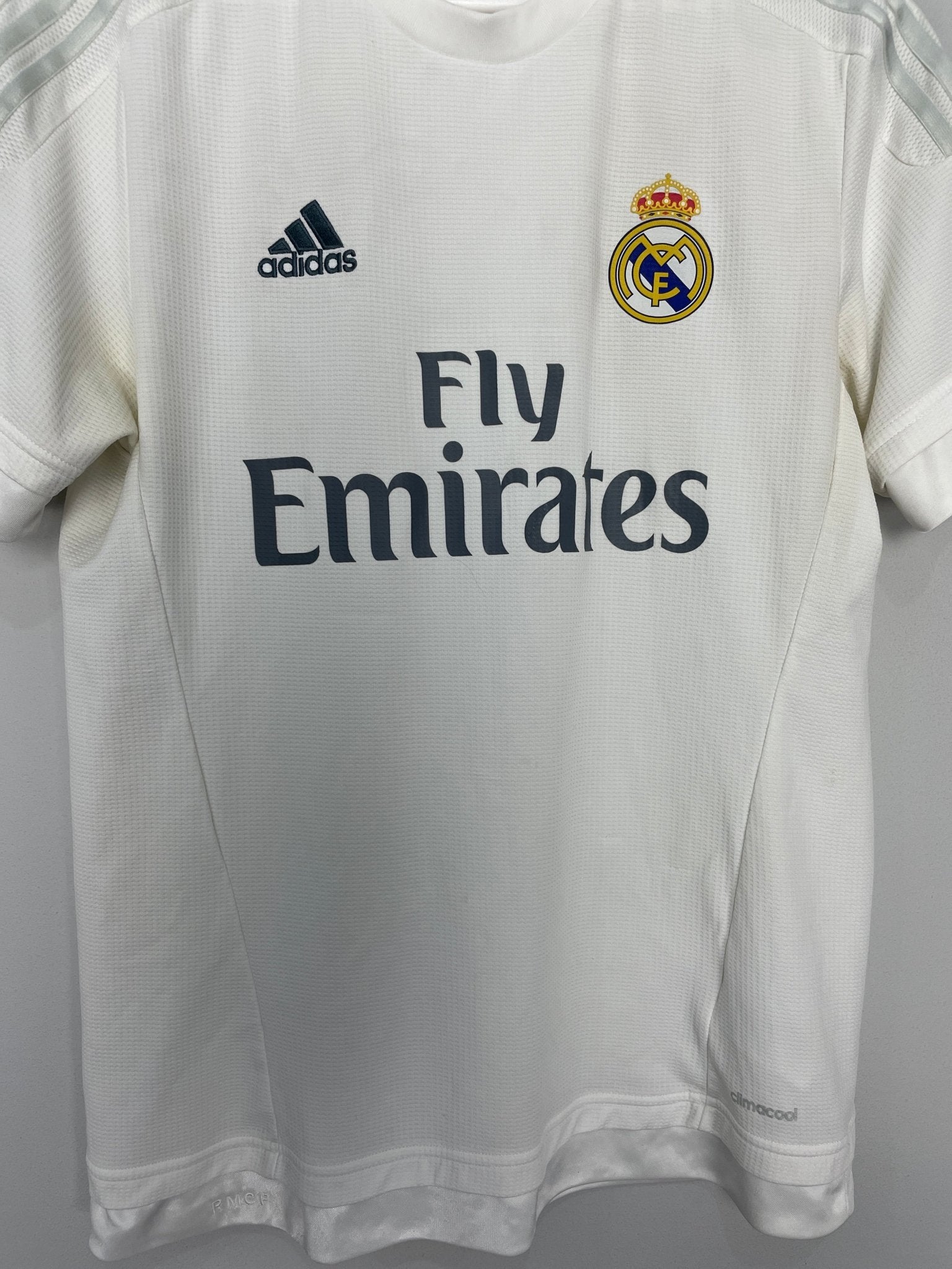 Shop 2015/16 REAL MADRID HOME SHIRT (M) ADIDAS, classic football shirts, vintage football shirts & retro soccer jerseys at Cult Kits