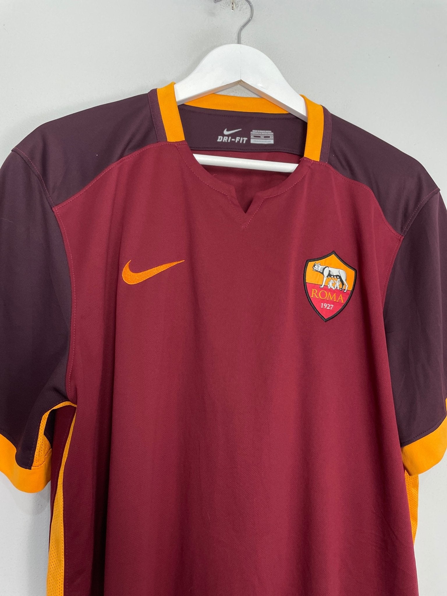 Shop 2015/16 ROMA TOTTI #10 HOME SHIRT (XL) NIKE, classic football shirts, vintage football shirts & retro soccer jerseys at Cult Kits