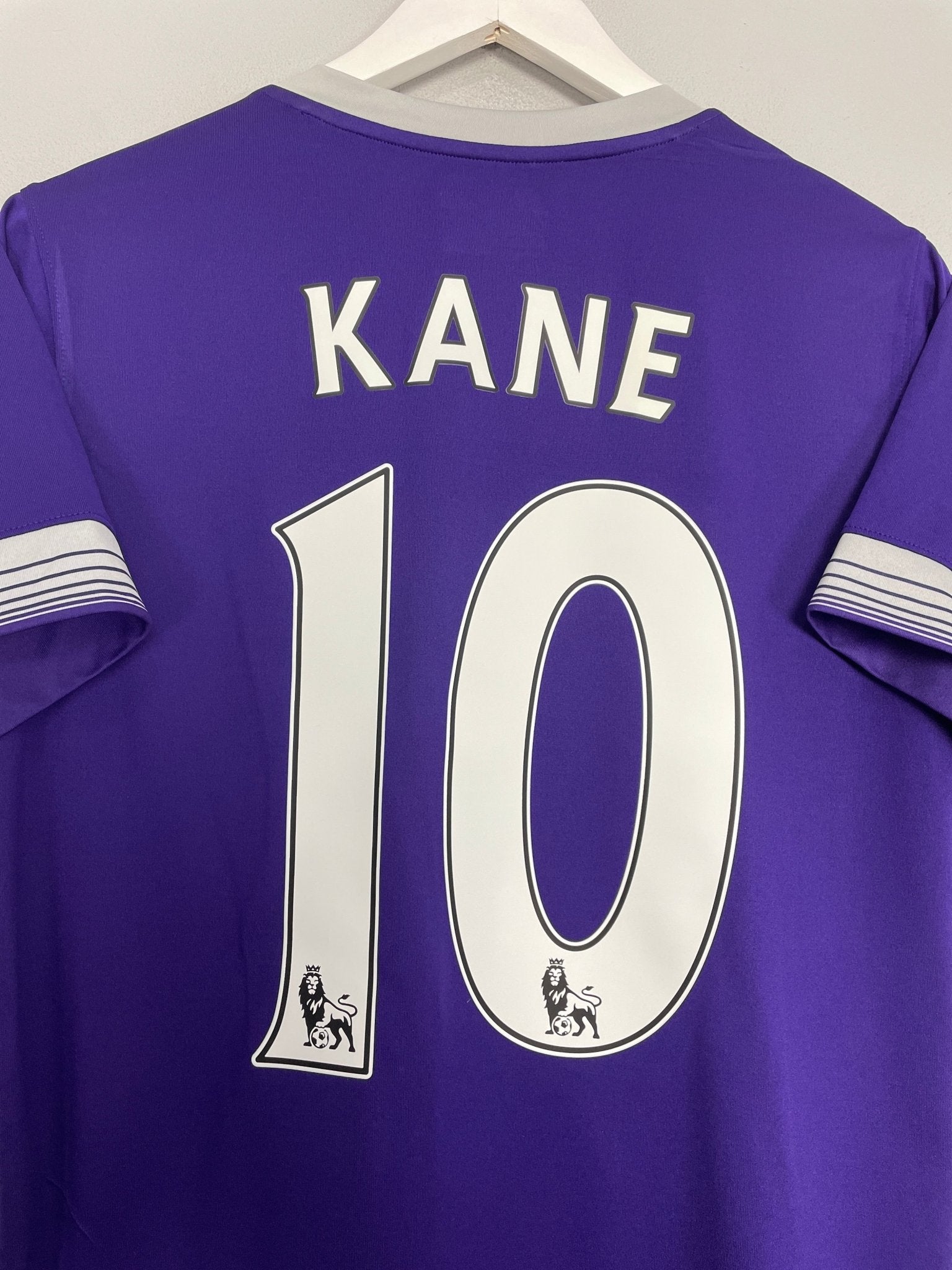 Shop 2015/16 TOTTENHAM KANE #10 THIRD SHIRT (L) UNDER ARMOUR, classic football shirts, vintage football shirts & retro soccer jerseys at Cult Kits