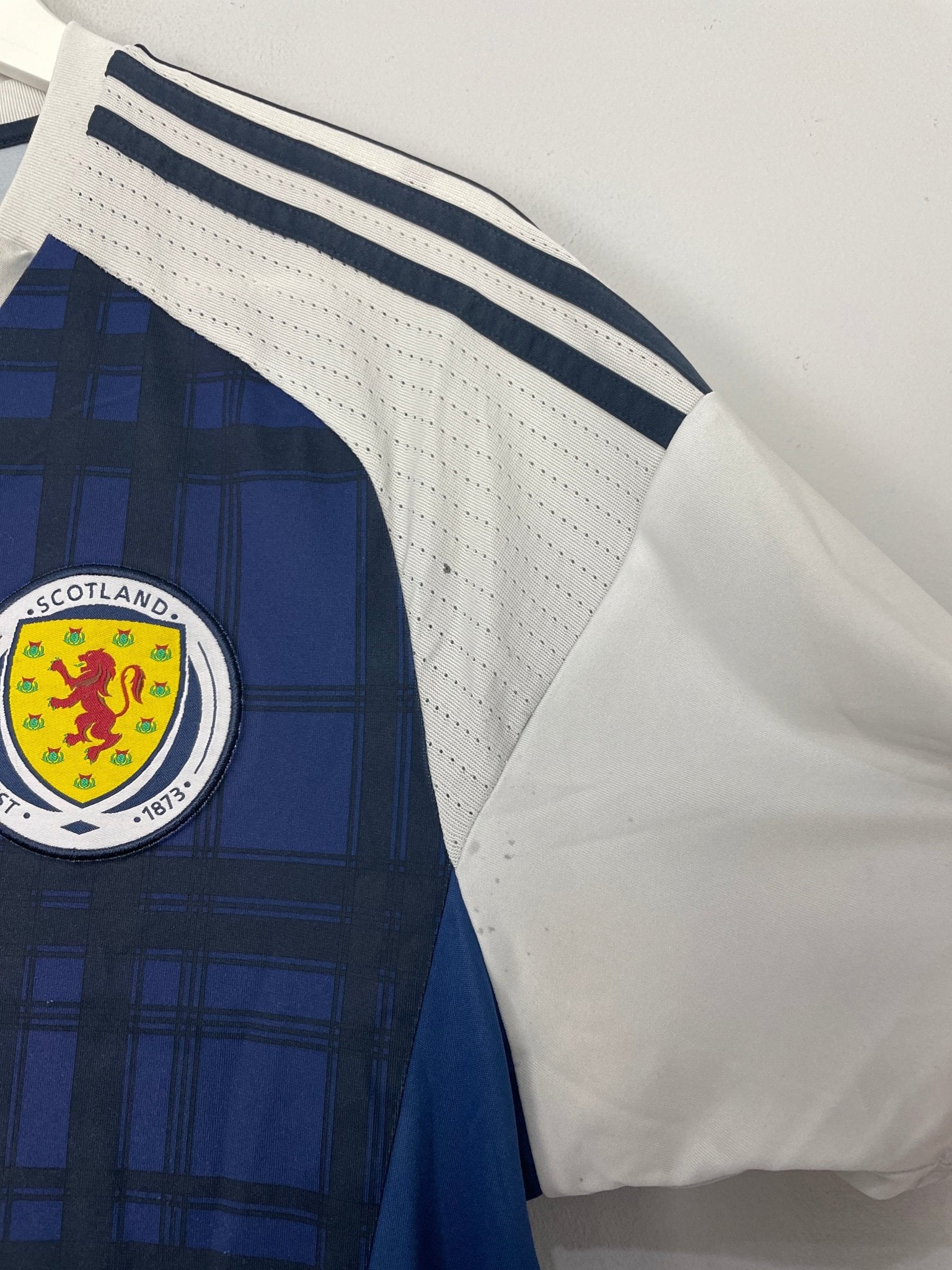 Shop 2015/17 SCOTLAND HOME SHIRT (L) ADIDAS, classic football shirts, vintage football shirts & retro soccer jerseys at Cult Kits