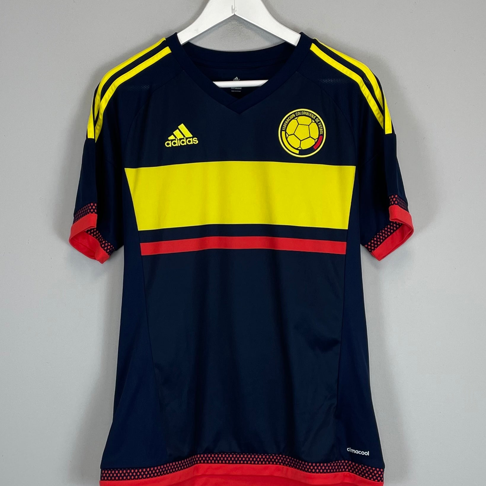 Shop 2015/16 COLOMBIA AWAY SHIRT (M) ADIDAS, classic football shirts, vintage football shirts & retro soccer jerseys at Cult Kits