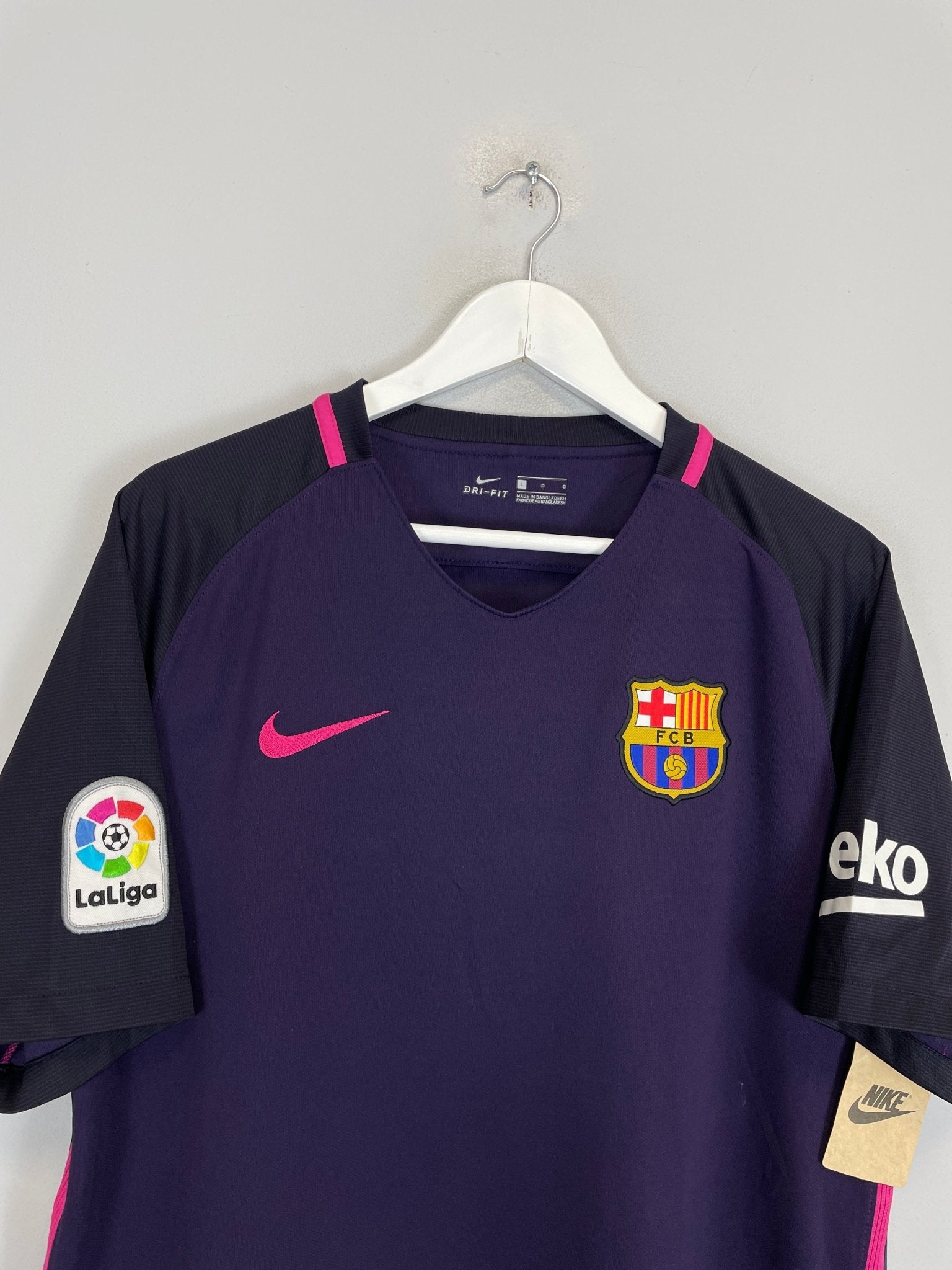 Shop 2016/17 BARCELONA MESSI #10 *BNWT* AWAY SHIRT (L) NIKE, classic football shirts, vintage football shirts & retro soccer jerseys at Cult Kits