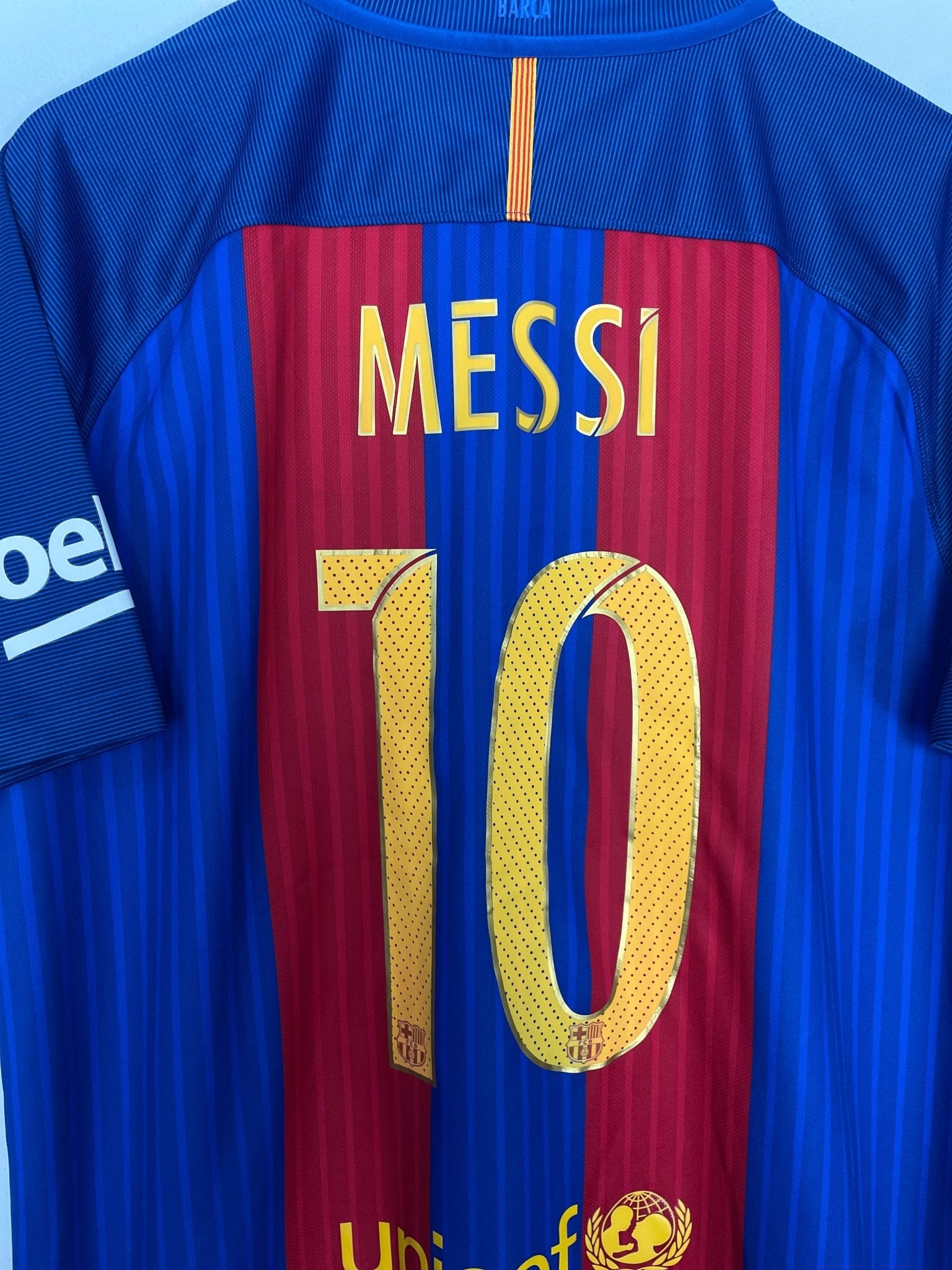 Shop 2016/17 BARCELONA MESSI #10 HOME SHIRT (XL) NIKE, classic football shirts, vintage football shirts & retro soccer jerseys at Cult Kits