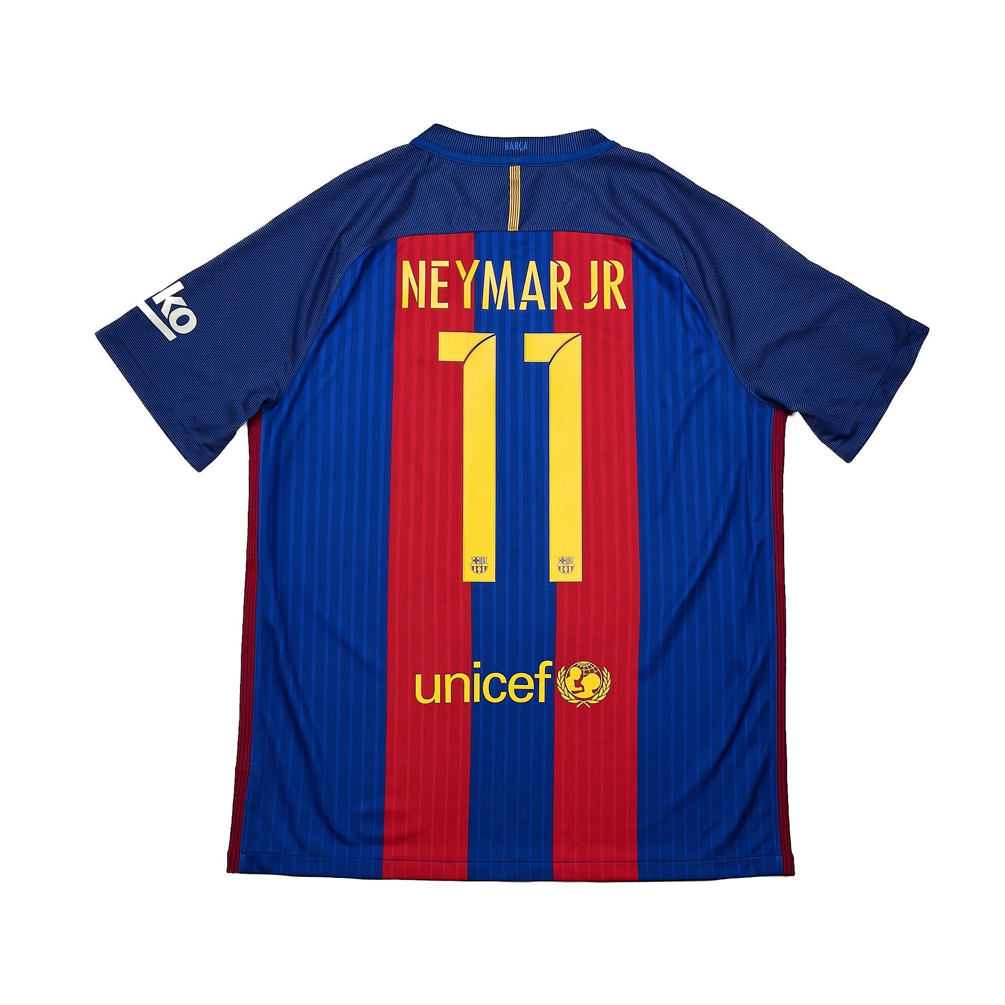Buy 2016/17 Barcelona Neymar Jr 11 Home Shirt (L) Nike ~ Free worldwide shipping ~ Authentic Vintage Football Shirts from Cult Kits
