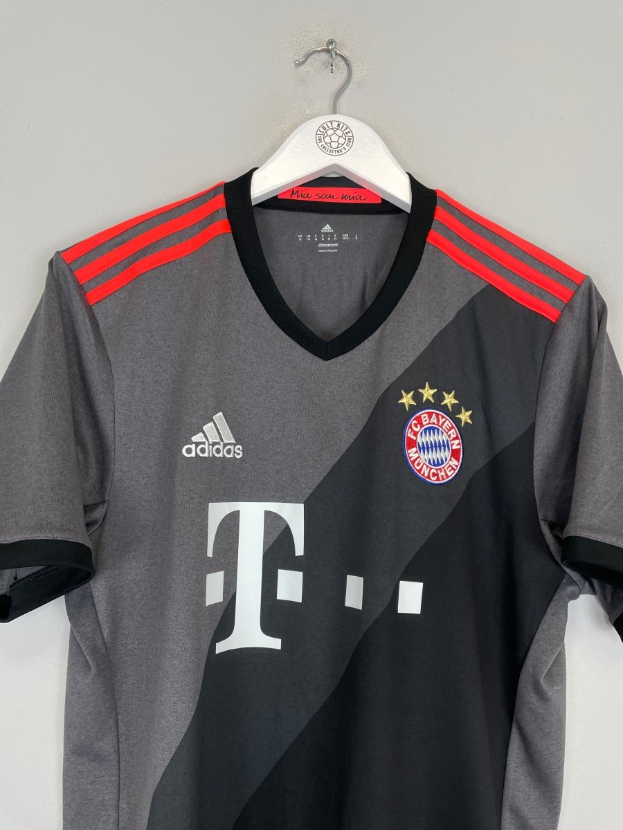 2016/17 BAYERN MUNICH THIAGO 6 AWAY SHIRT (M) ADIDAS - Cult Kits - Medium - Buy Vintage Football Shirts, Authentic Retro Football Shirts For Sale, Classic Football Shirts & Soccer Jersey