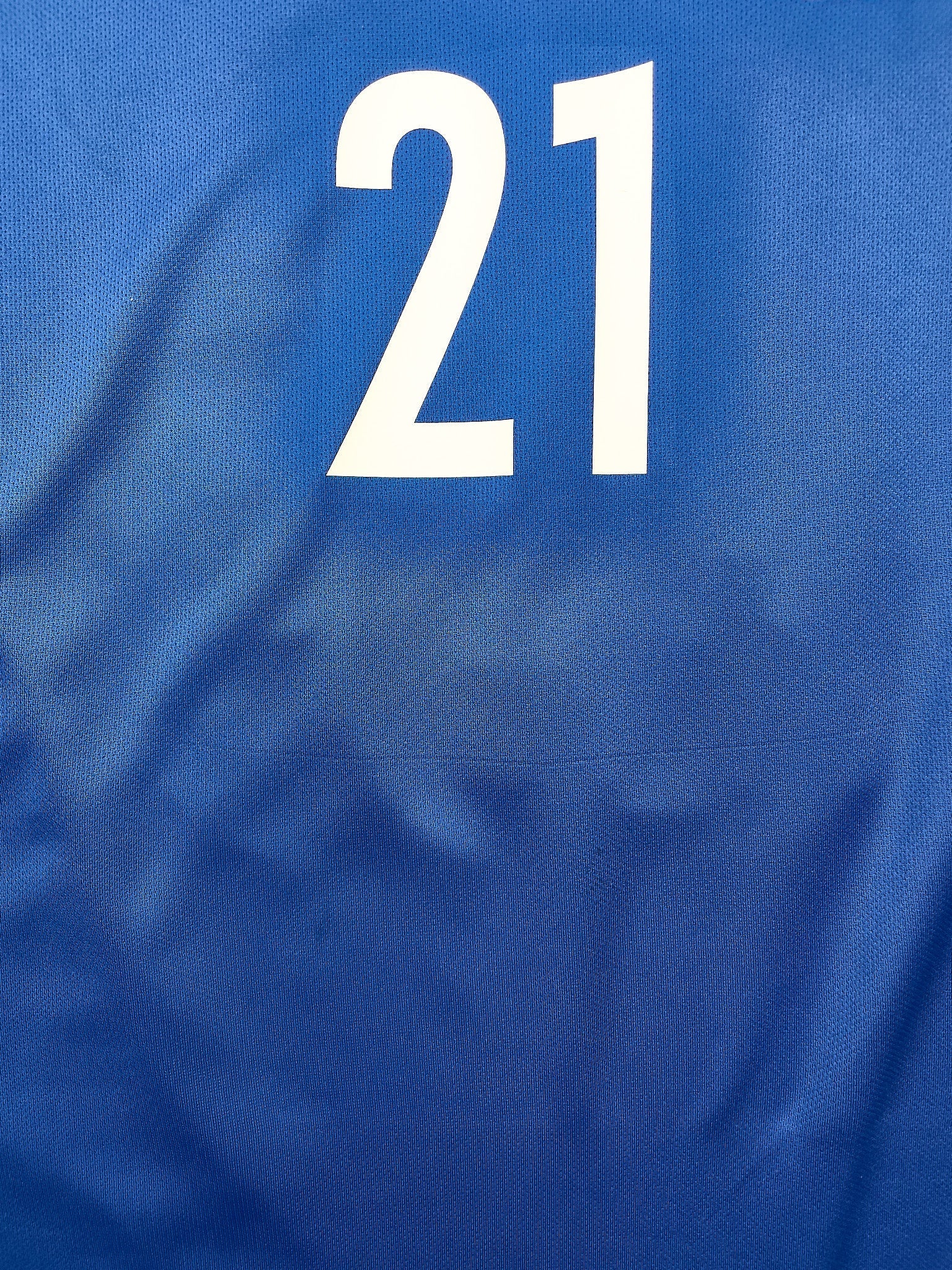 Buy 2016/17 Brazil Hulk 21 Away Shirt (M) Nike ~ Free worldwide shipping ~ Authentic Vintage Football Shirts from Cult Kits