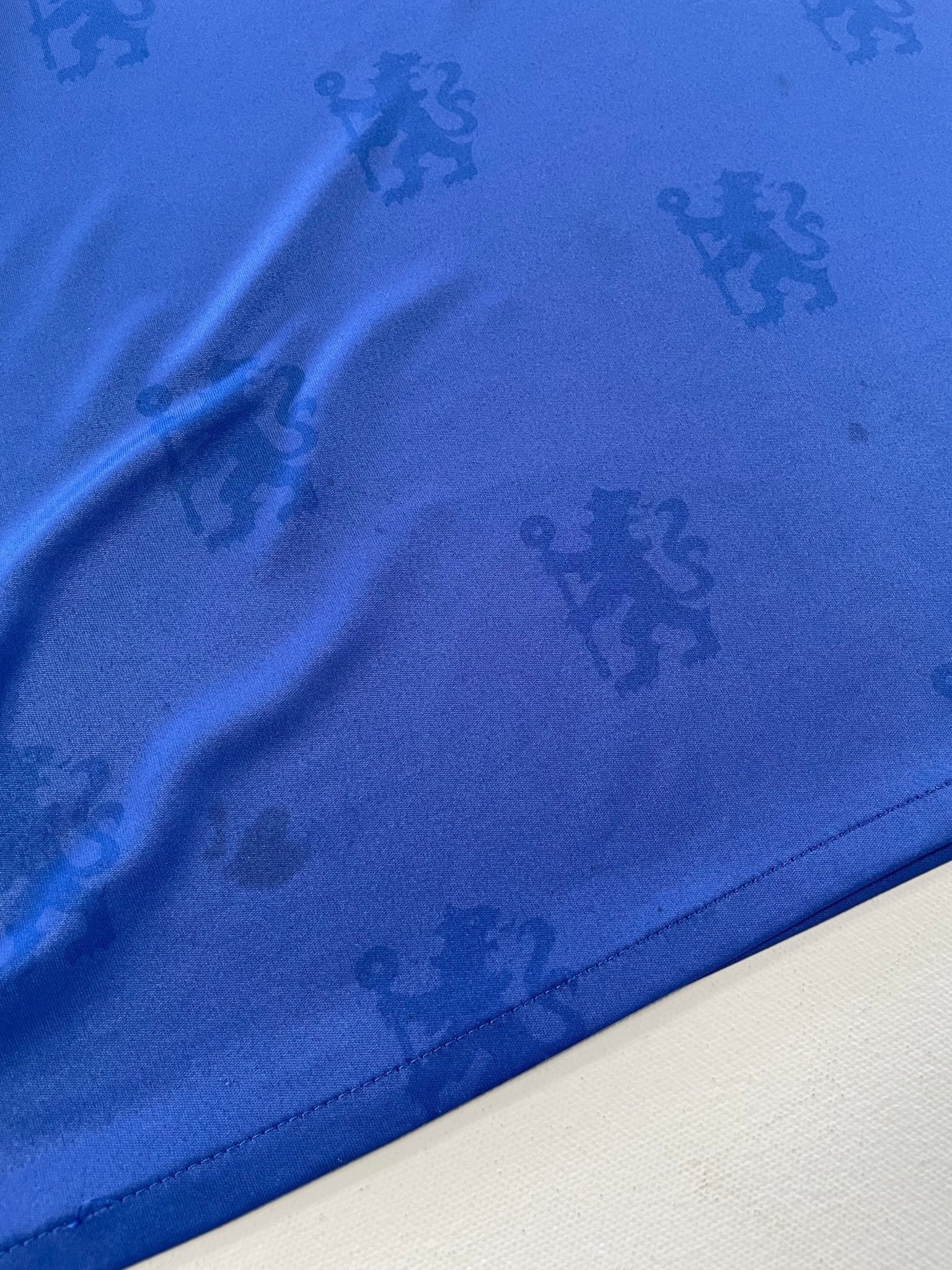 Buy 2016/17 Chelsea Hazard 10 Home Shirt (L) Adidas ~ Free worldwide shipping ~ Authentic Vintage Football Shirts from Cult Kits