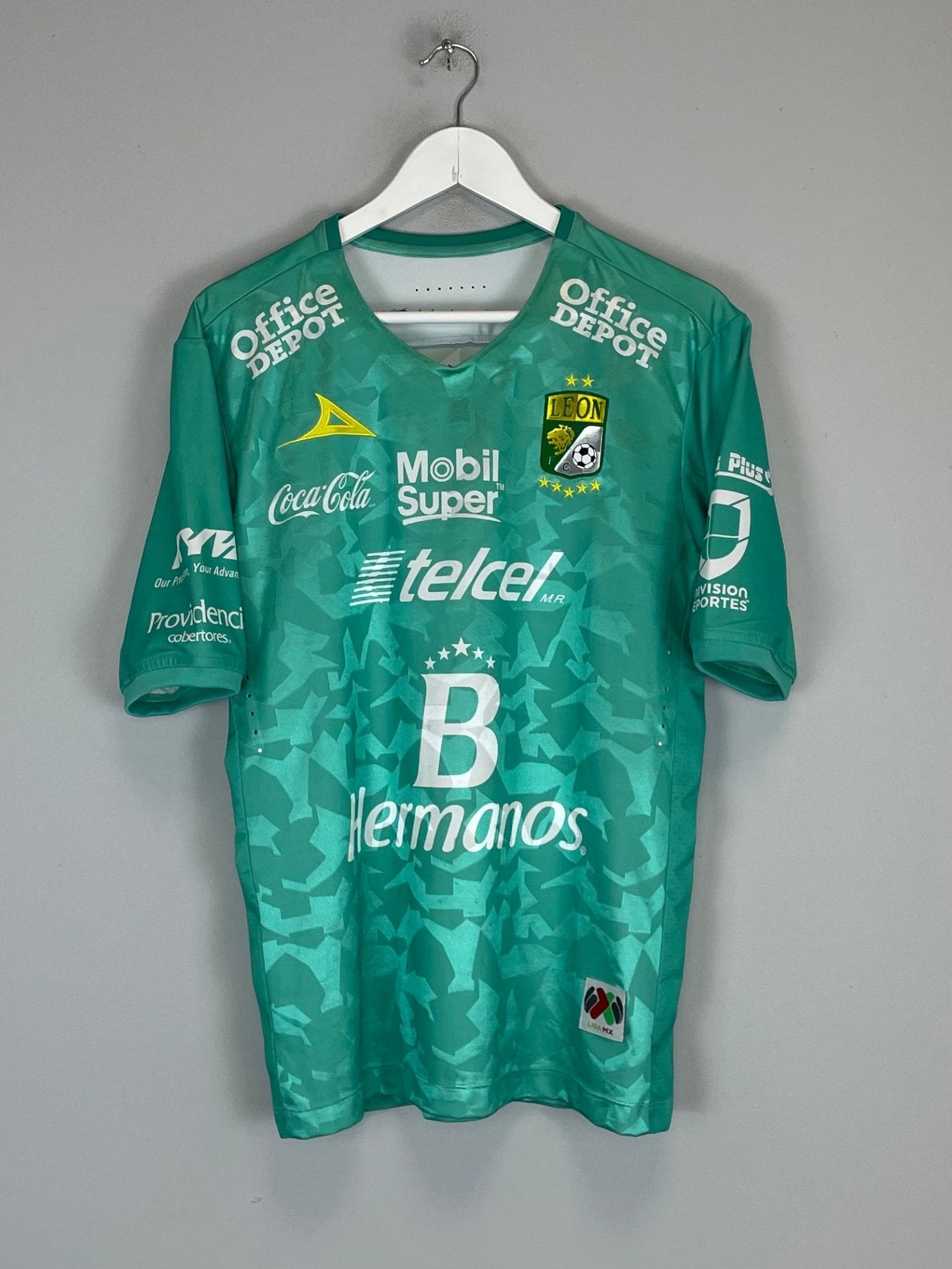 Shop 2016/17 CLUB LEON HOME SHIRT (L) PIRMA, classic football shirts, vintage football shirts & retro soccer jerseys at Cult Kits