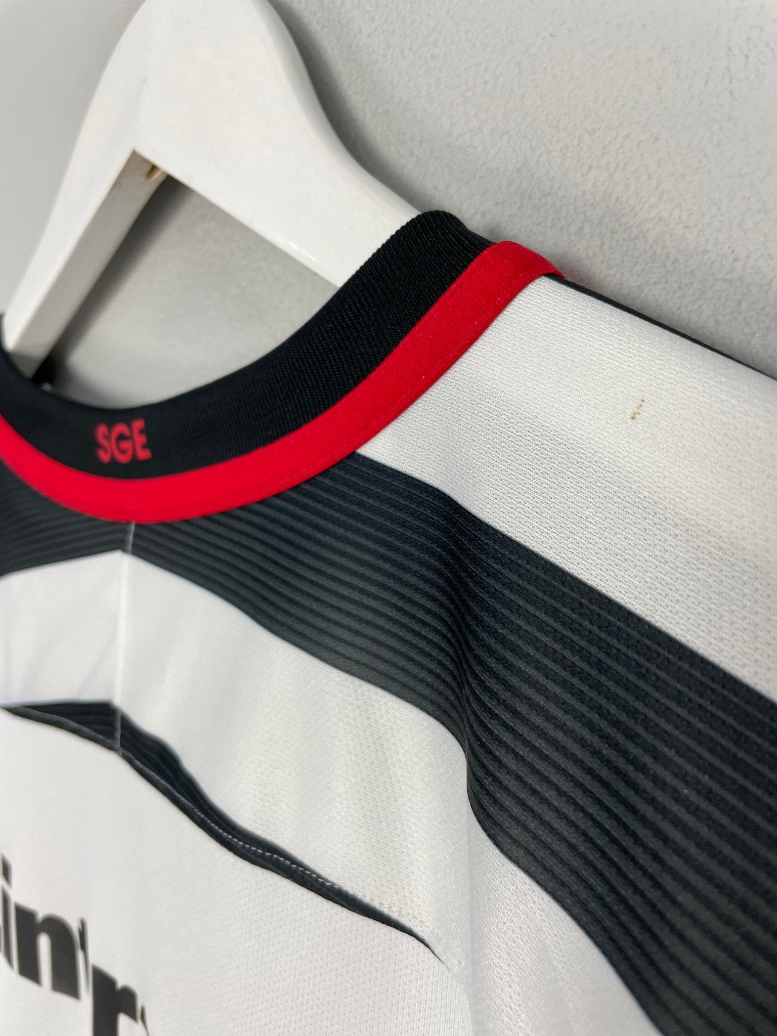 Shop 2016/17 EINTRACHT FRANKFURT FABIAN #10 *SIGNED* HOME SHIRT (L) NIKE, classic football shirts, vintage football shirts & retro soccer jerseys at Cult Kits