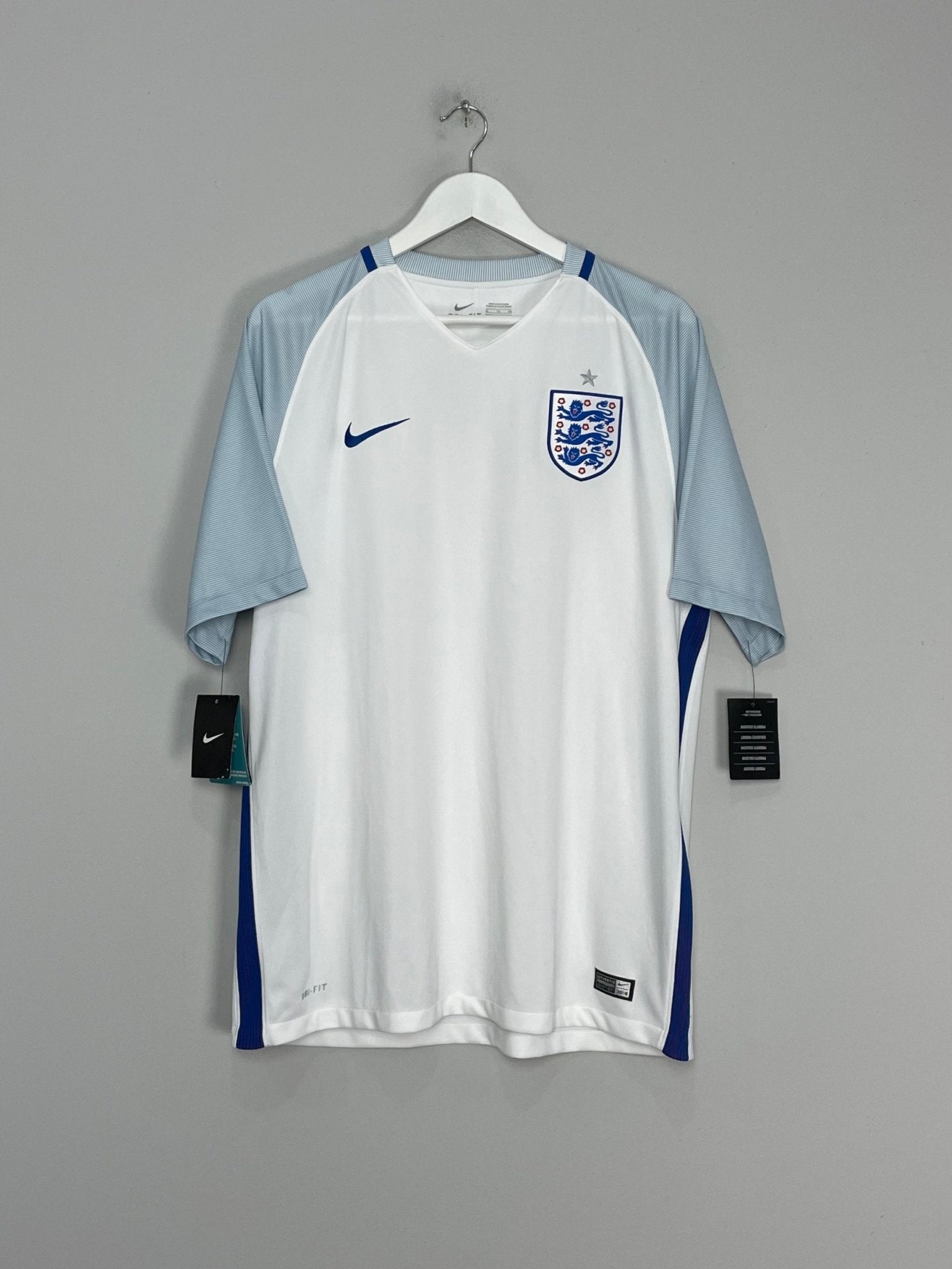 Shop 2016/17 ENGLAND *BNWT* HOME SHIRT (XL) NIKE, classic football shirts, vintage football shirts & retro soccer jerseys at Cult Kits