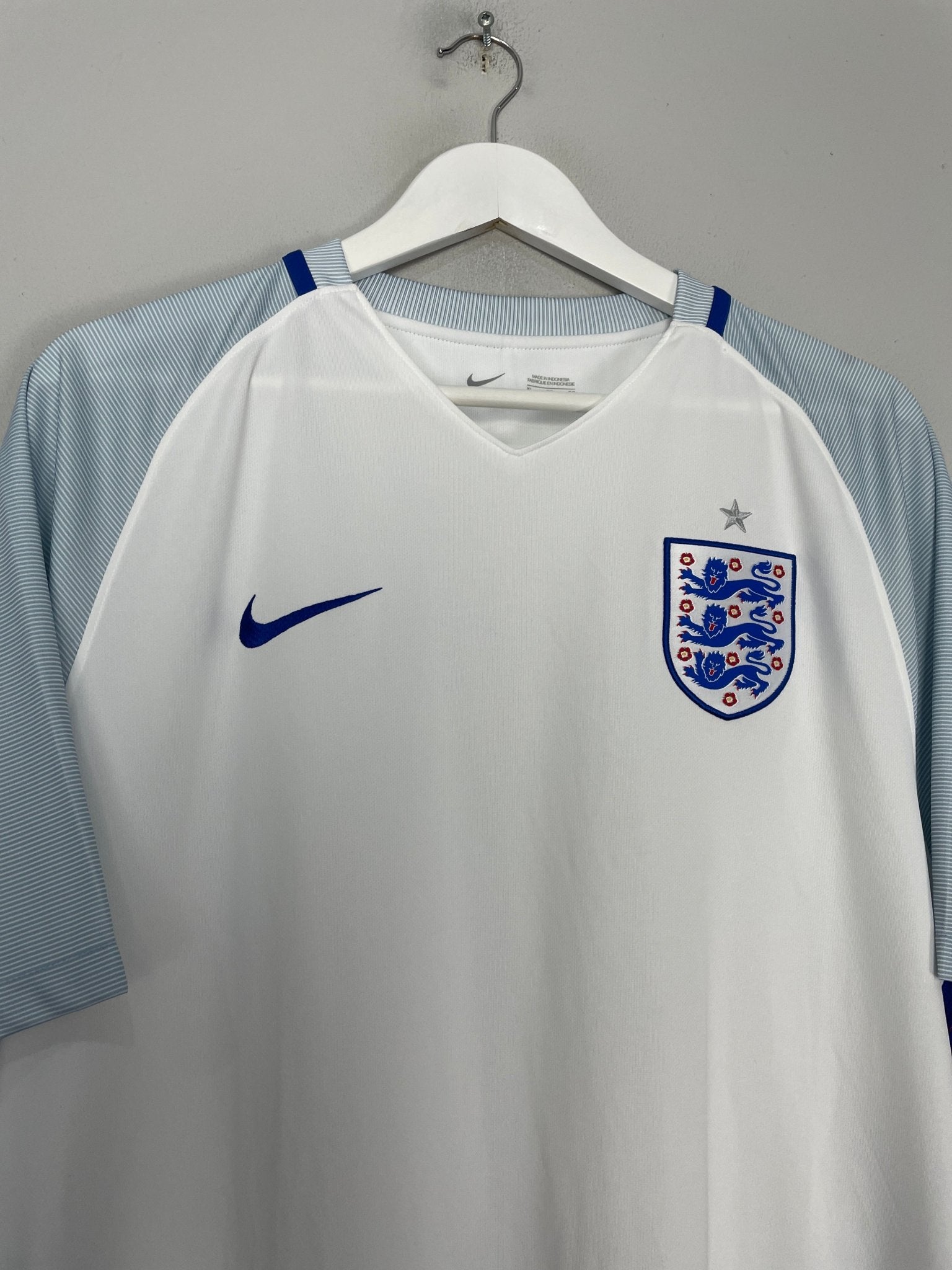 Shop 2016/17 ENGLAND *BNWT* HOME SHIRT (XL) NIKE, classic football shirts, vintage football shirts & retro soccer jerseys at Cult Kits