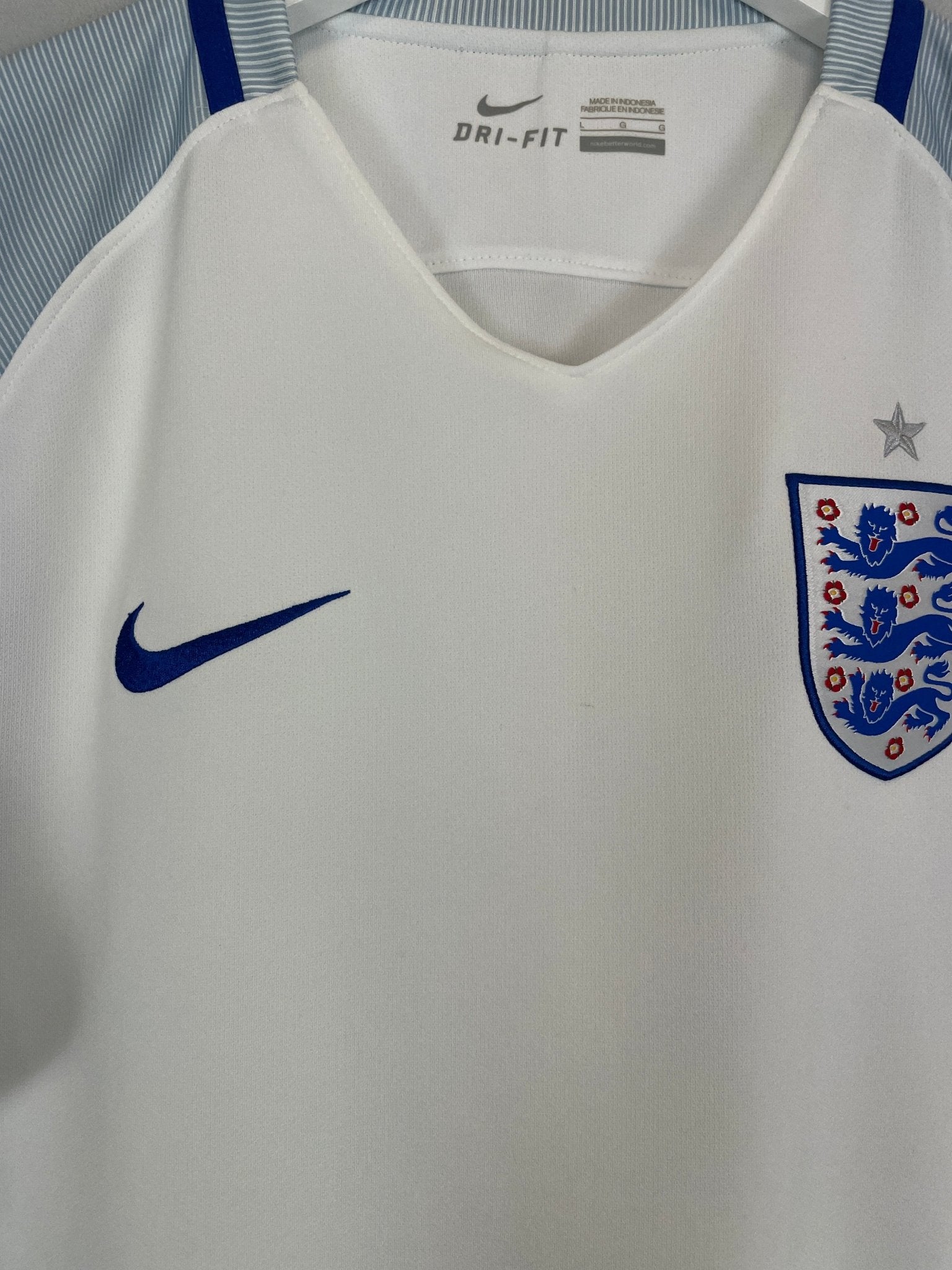 Shop 2016/17 ENGLAND HOME SHIRT (L) NIKE, classic football shirts, vintage football shirts & retro soccer jerseys at Cult Kits