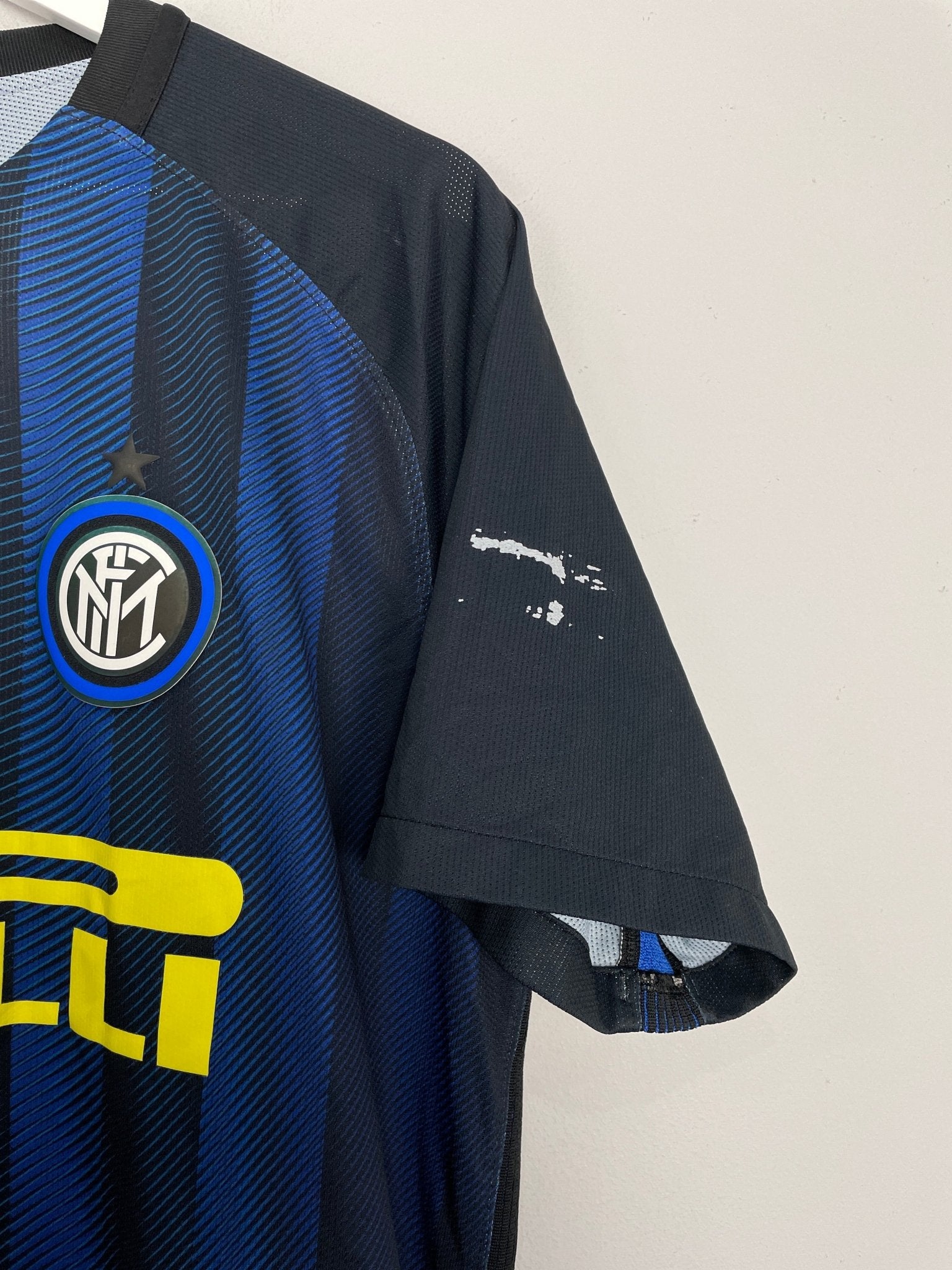 Shop 2016/17 INTER MILAN ICARDI #9 *PLAYER ISSUE* HOME SHIRT (XL) NIKE, classic football shirts, vintage football shirts & retro soccer jerseys at Cult Kits