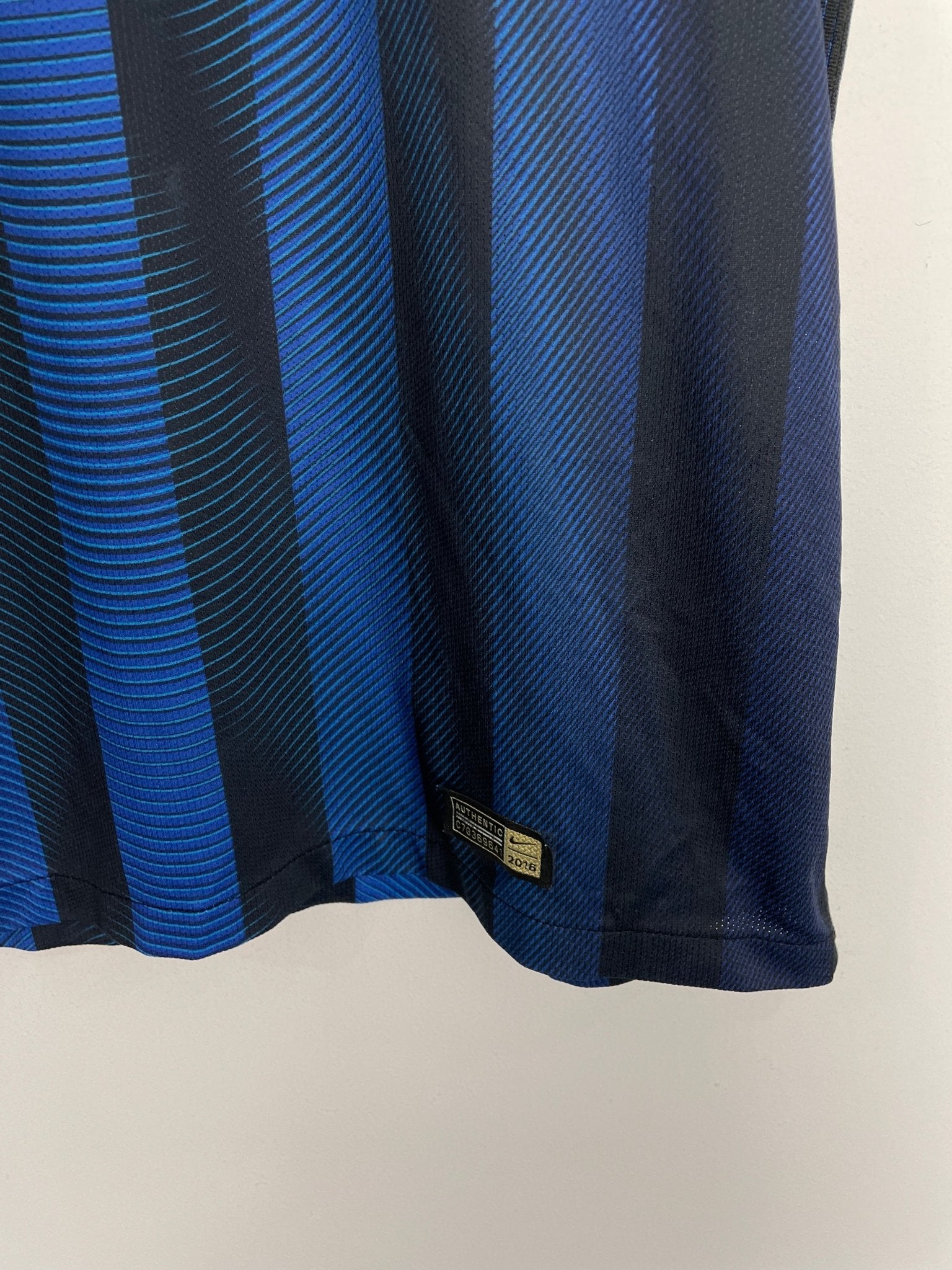 Shop 2016/17 INTER MILAN ICARDI #9 *PLAYER ISSUE* HOME SHIRT (XL) NIKE, classic football shirts, vintage football shirts & retro soccer jerseys at Cult Kits