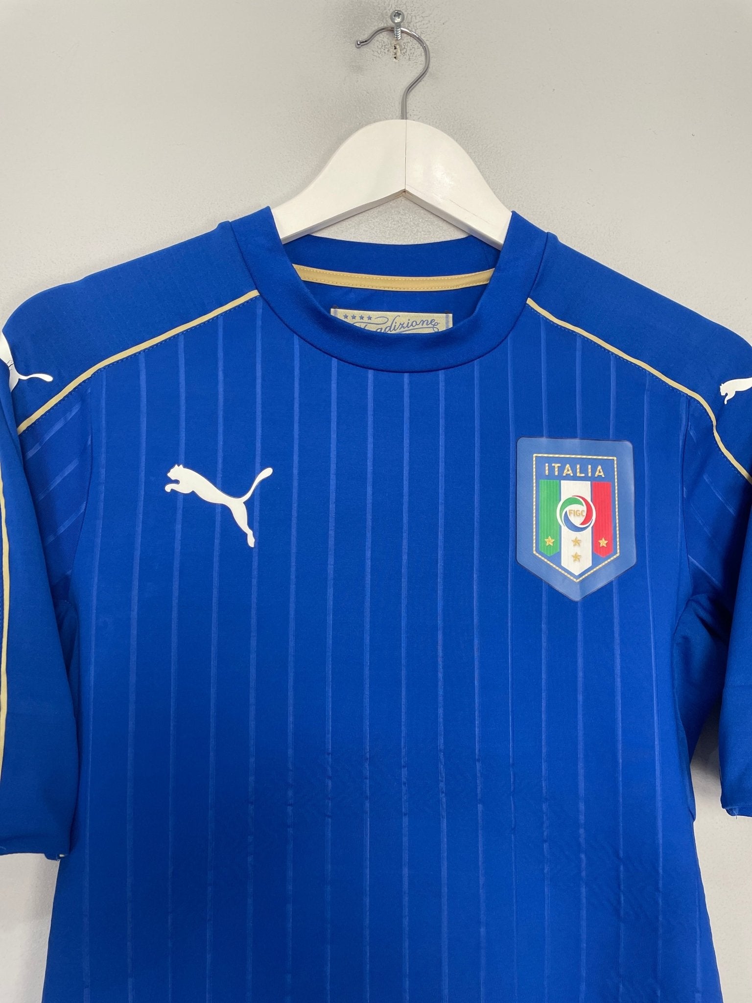 Shop 2016/17 ITALY *PLAYER ISSUE* HOME SHIRT (M) PUMA, classic football shirts, vintage football shirts & retro soccer jerseys at Cult Kits