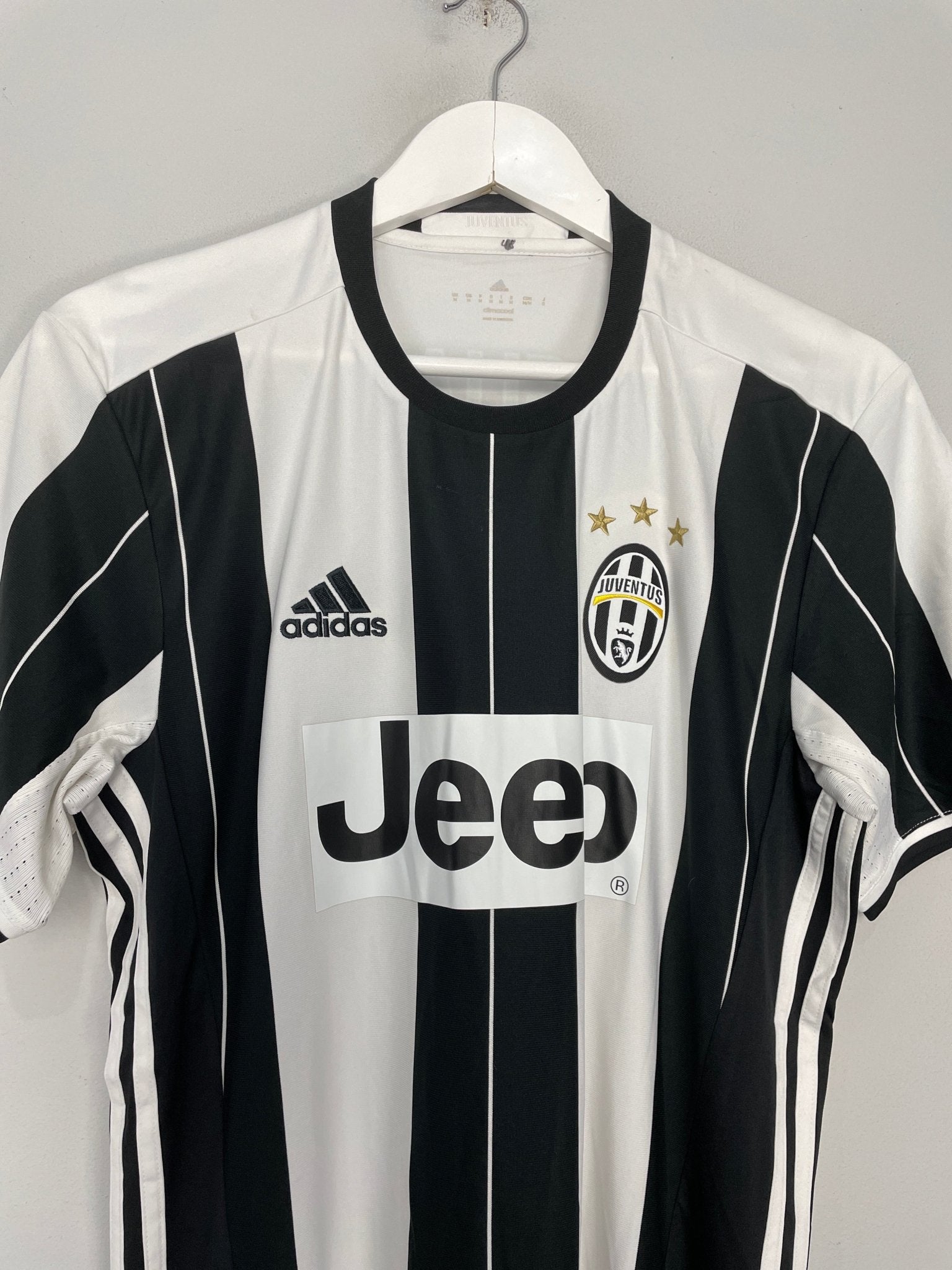 Shop 2016/17 JUVENTUS HIGUAIN #9 HOME SHIRT (M) ADIDAS, classic football shirts, vintage football shirts & retro soccer jerseys at Cult Kits