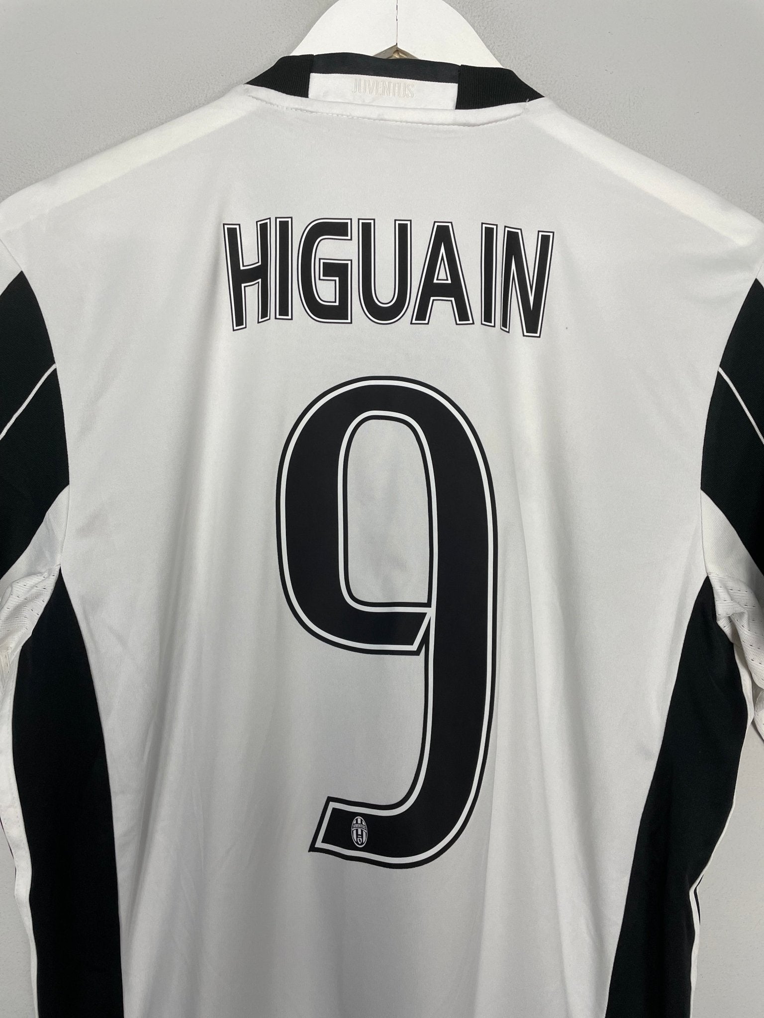 Shop 2016/17 JUVENTUS HIGUAIN #9 HOME SHIRT (M) ADIDAS, classic football shirts, vintage football shirts & retro soccer jerseys at Cult Kits