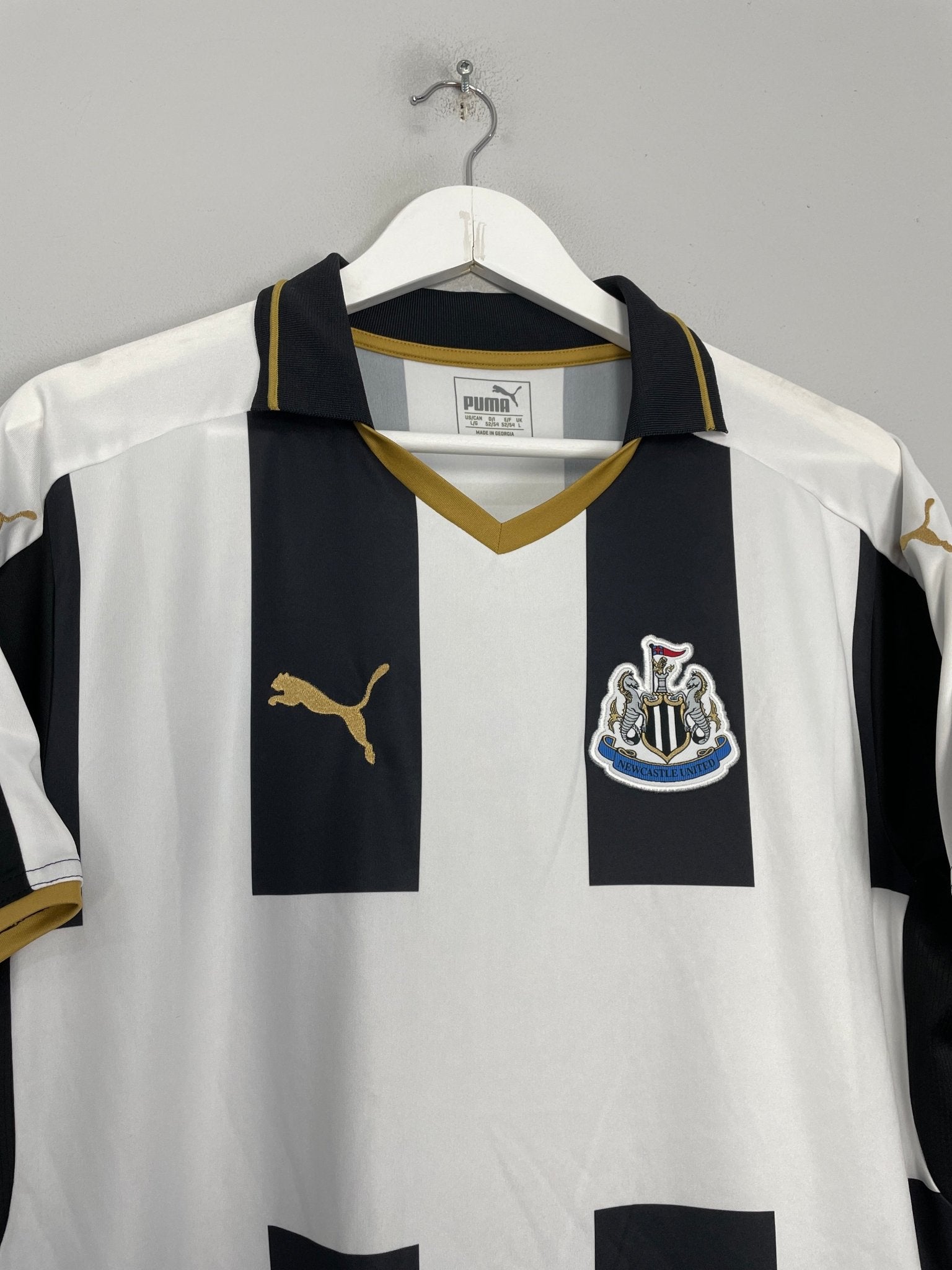 Shop 2016/17 NEWCASTLE UNITED HOME SHIRT (L) PUMA, classic football shirts, vintage football shirts & retro soccer jerseys at Cult Kits