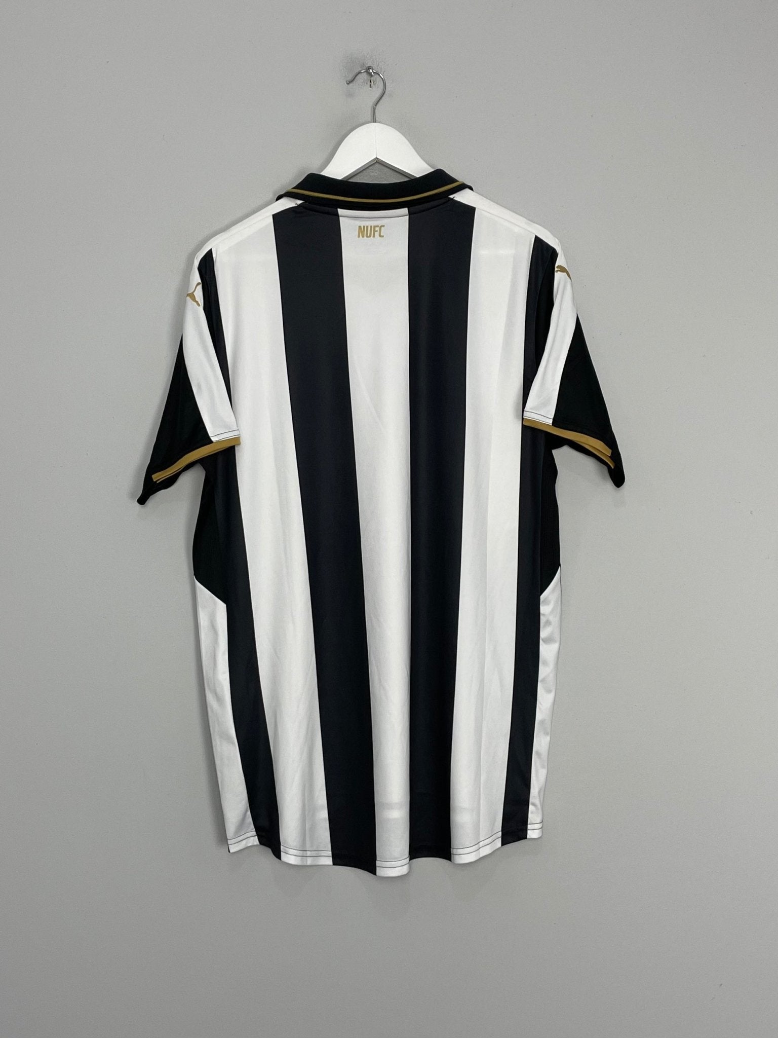 Shop 2016/17 NEWCASTLE UNITED HOME SHIRT (L) PUMA, classic football shirts, vintage football shirts & retro soccer jerseys at Cult Kits