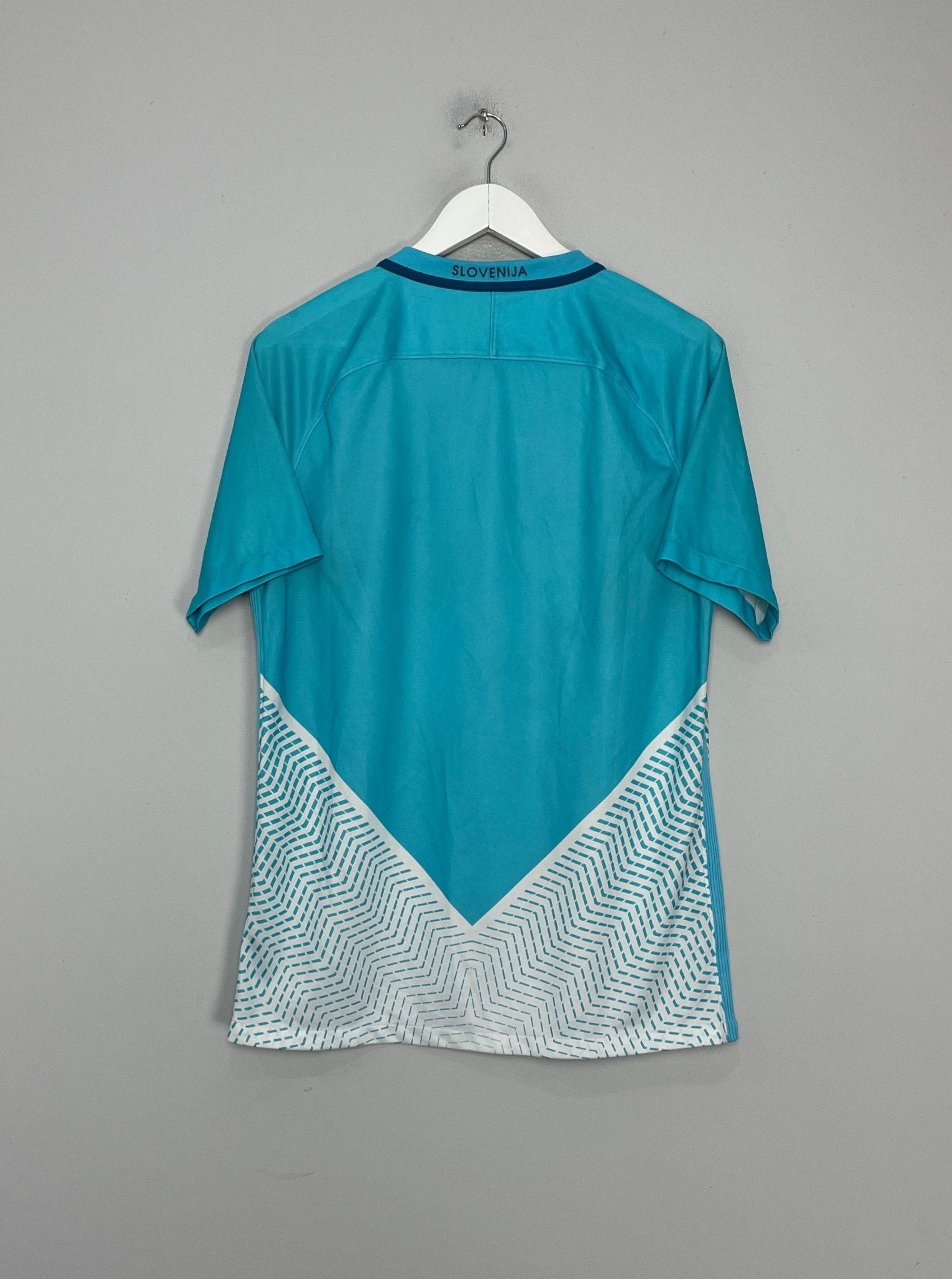 Shop 2016/17 SLOVENIA HOME SHIRT (M) NIKE, classic football shirts, vintage football shirts & retro soccer jerseys at Cult Kits
