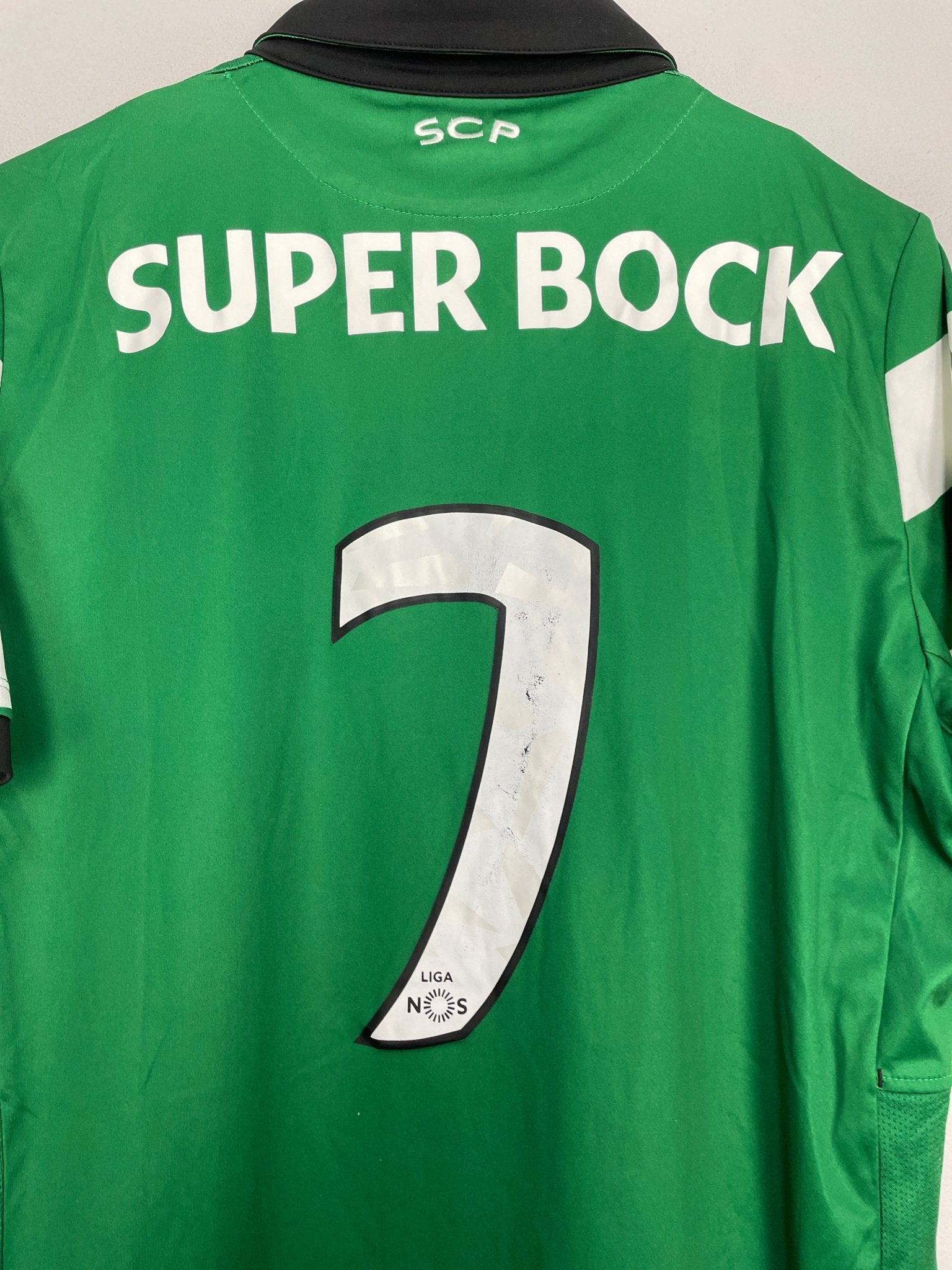 Shop 2016/17 SPORTING CP #7 HOME SHIRT (M) MACRON, classic football shirts, vintage football shirts & retro soccer jerseys at Cult Kits