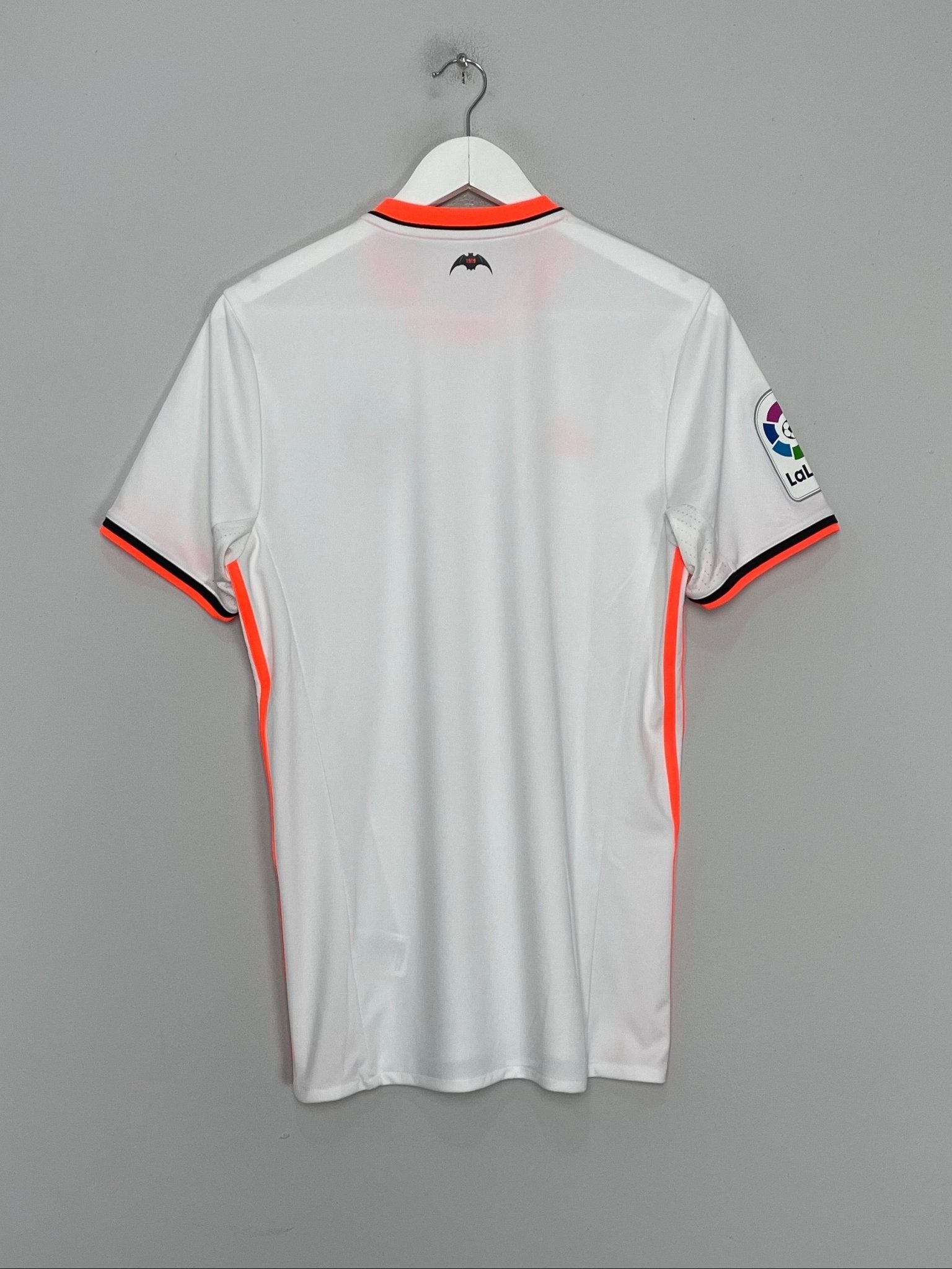 Shop 2016/17 VALENCIA HOME SHIRT (M) ADIDAS, classic football shirts, vintage football shirts & retro soccer jerseys at Cult Kits