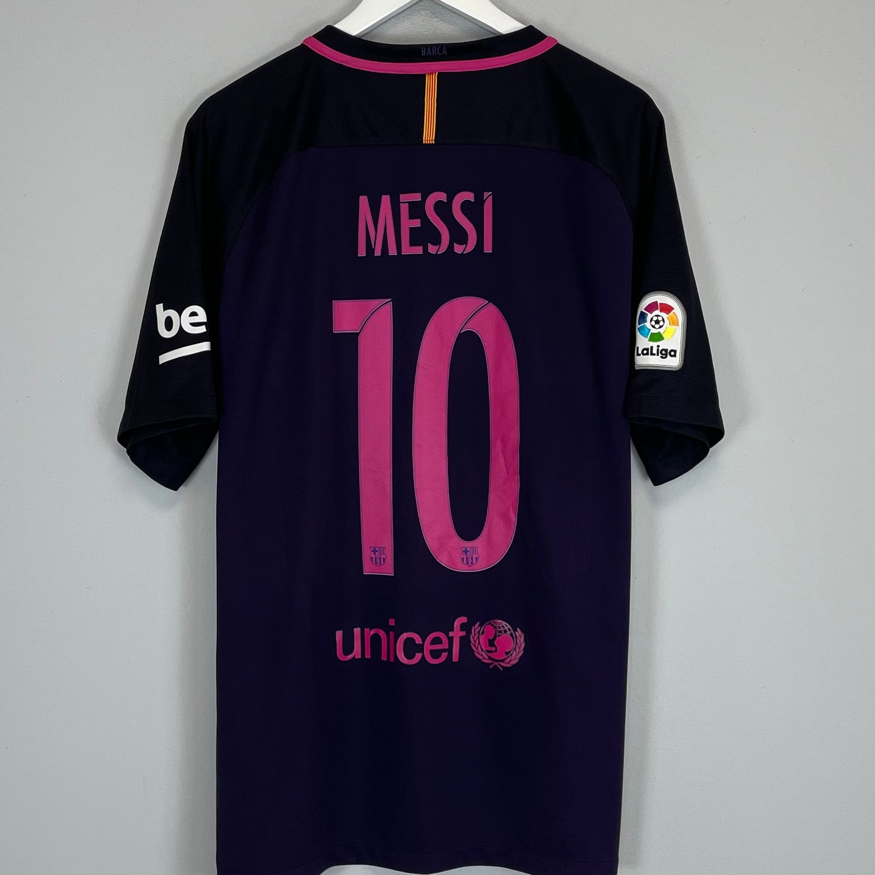 Shop 2016/17 BARCELONA MESSI #10 AWAY SHIRT (XL) NIKE, classic football shirts, vintage football shirts & retro soccer jerseys at Cult Kits
