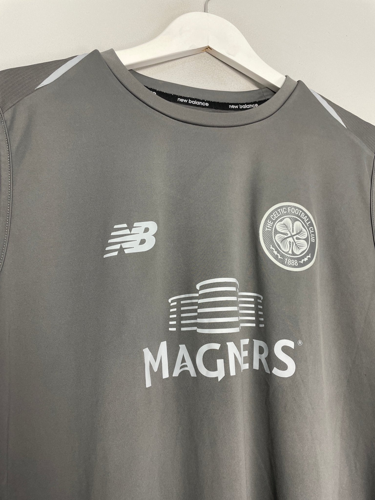 Shop 2017/18 CELTIC TRAINING VEST (L) NEW BALANCE, classic football shirts, vintage football shirts & retro soccer jerseys at Cult Kits