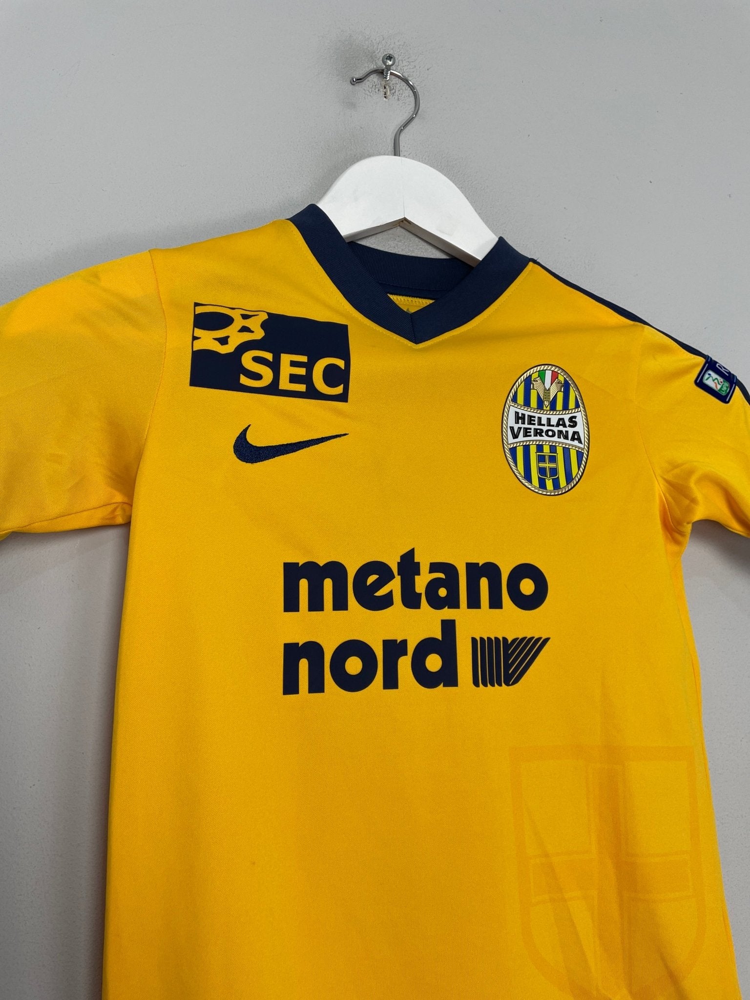 Shop 2017/18 HELLAS VERONA BESSA #24 *SIGNED* AWAY SHIRT (XS.KIDS) NIKE, classic football shirts, vintage football shirts & retro soccer jerseys at Cult Kits
