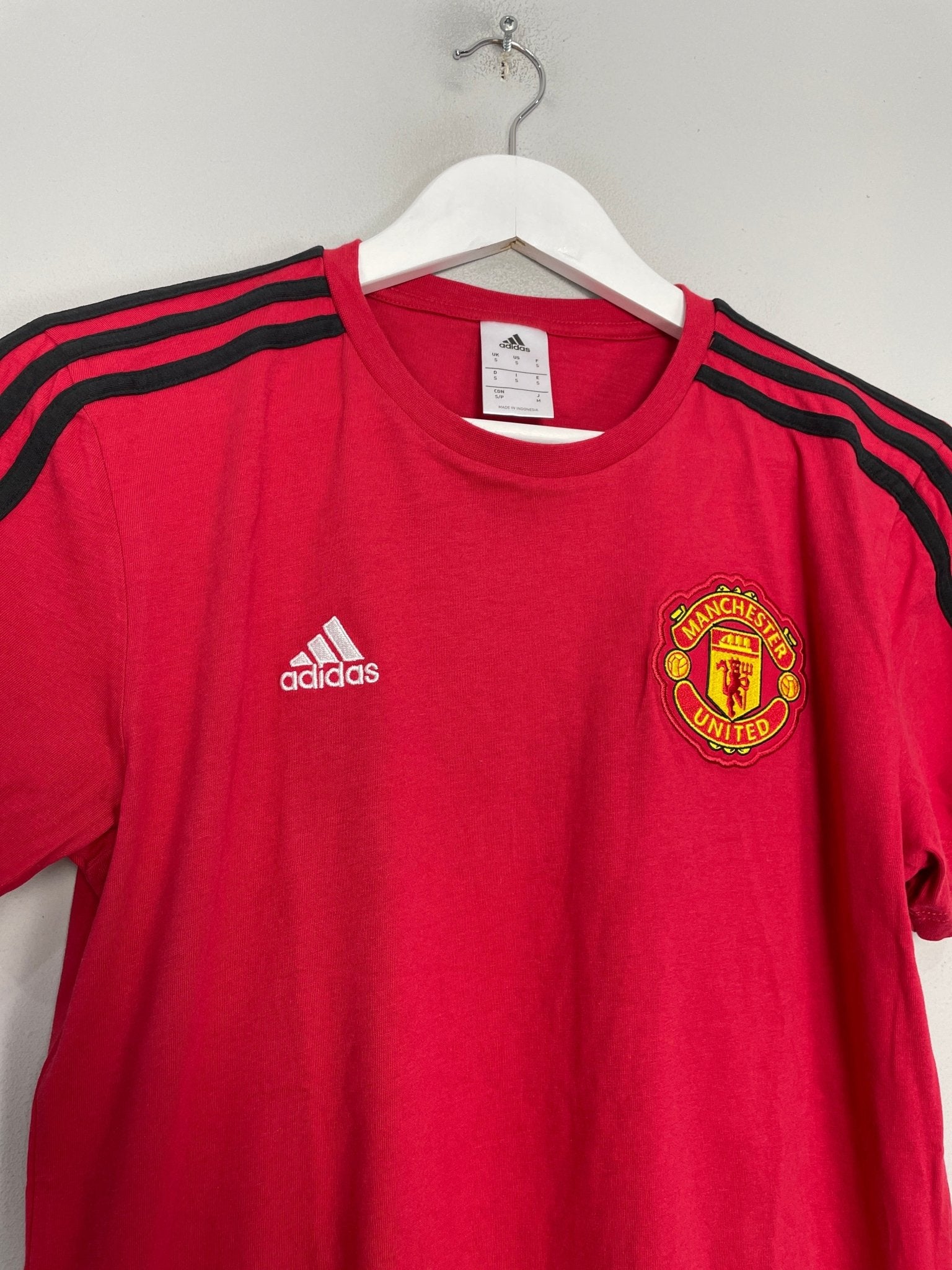 Shop 2017/18 MANCHESTER UNITED T-SHIRT (S) ADIDAS, classic football shirts, vintage football shirts & retro soccer jerseys at Cult Kits