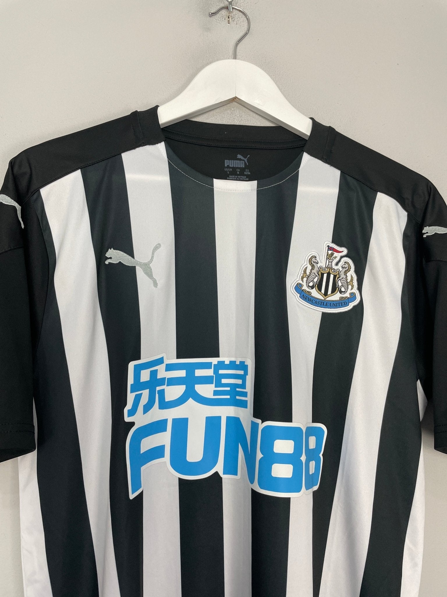 Shop 2017/18 NEWCASTLE SHELVEY #8 HOME SHIRT (L) PUMA, classic football shirts, vintage football shirts & retro soccer jerseys at Cult Kits