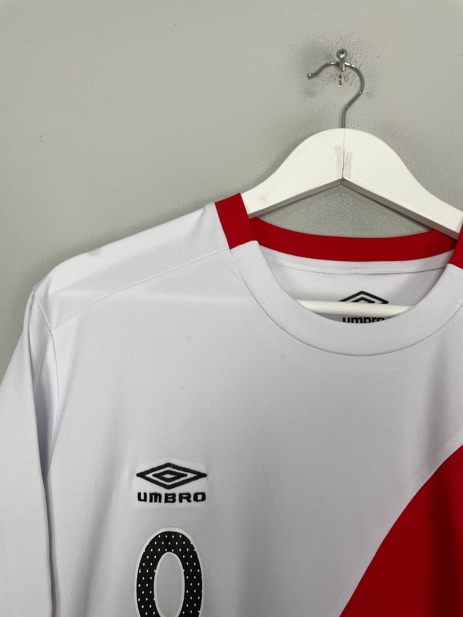 Shop 2017/18 PERU GUERRERO #9 HOME SHIRT (L) UMBRO, classic football shirts, vintage football shirts & retro soccer jerseys at Cult Kits