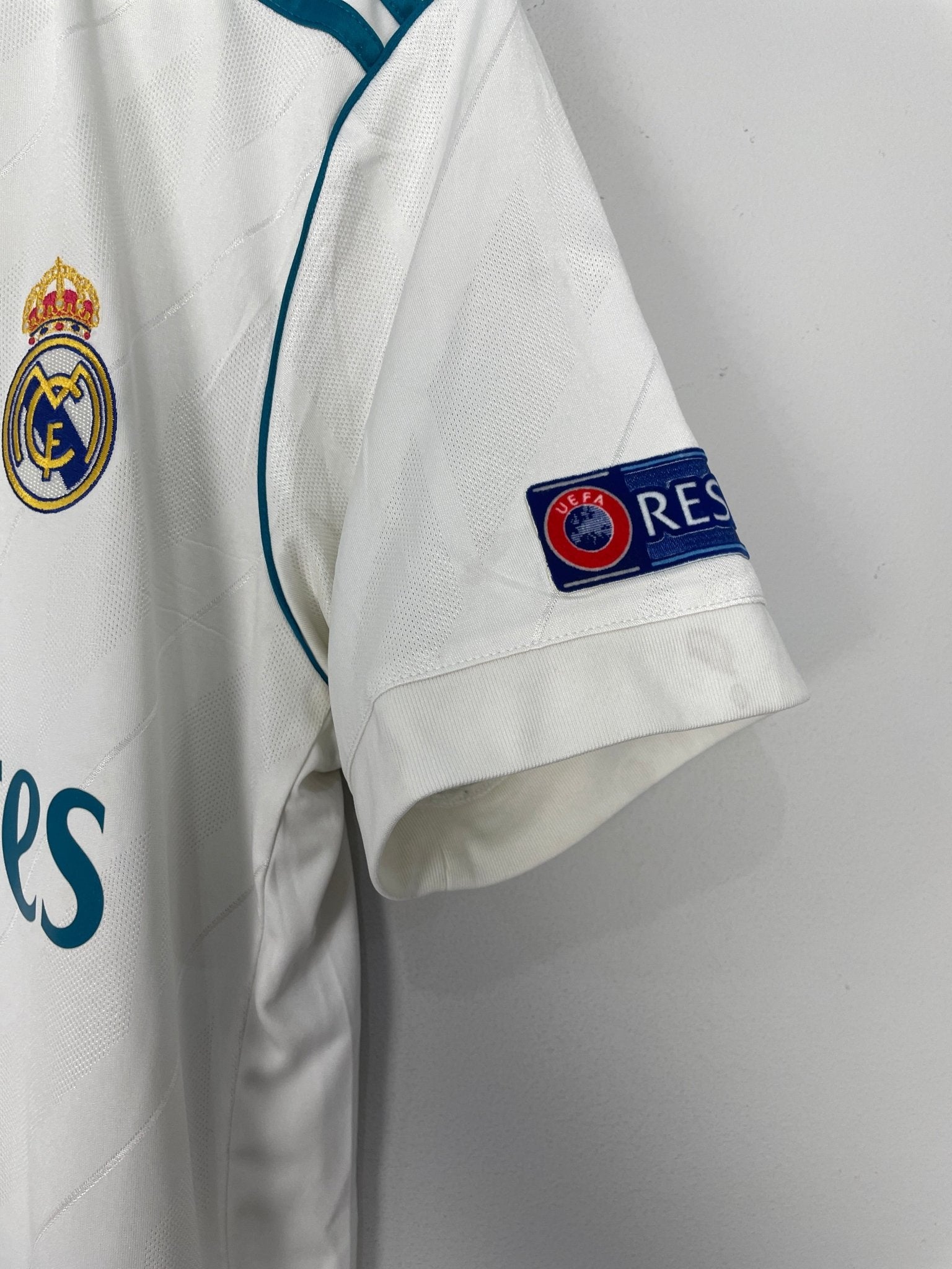 Shop 2017/18 REAL MADRID ISCO #22 HOME SHIRT (M) ADIDAS, classic football shirts, vintage football shirts & retro soccer jerseys at Cult Kits