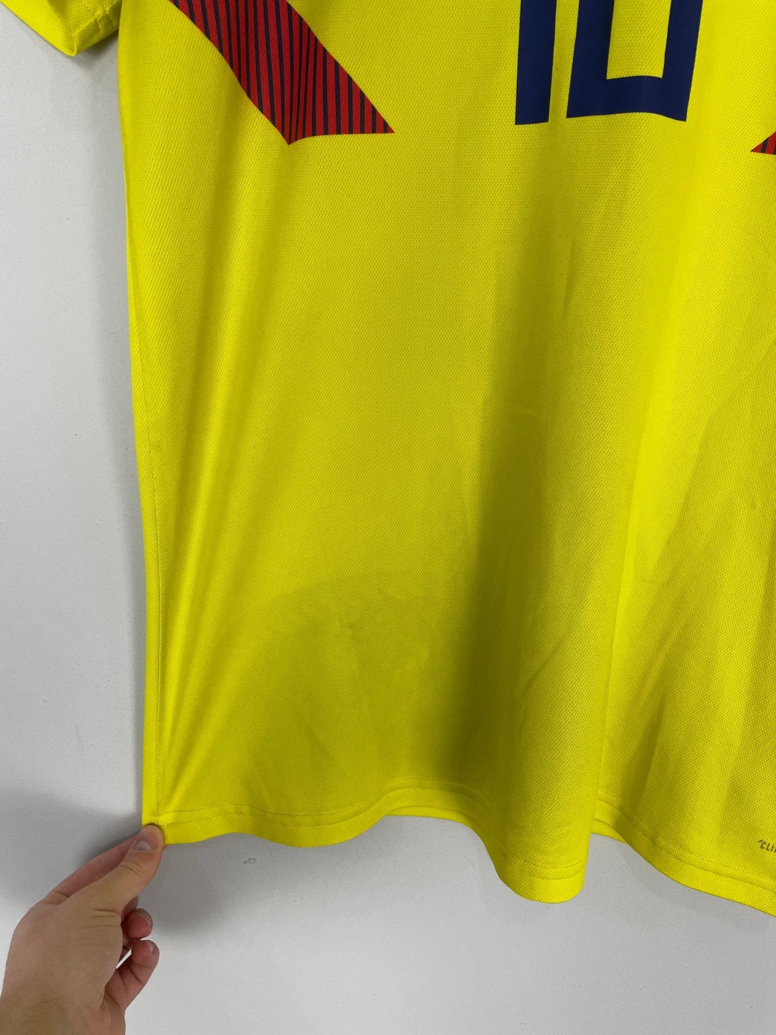 Shop 2018/19 COLOMBIA JAMES #10 HOME SHIRT (M) ADIDAS, classic football shirts, vintage football shirts & retro soccer jerseys at Cult Kits