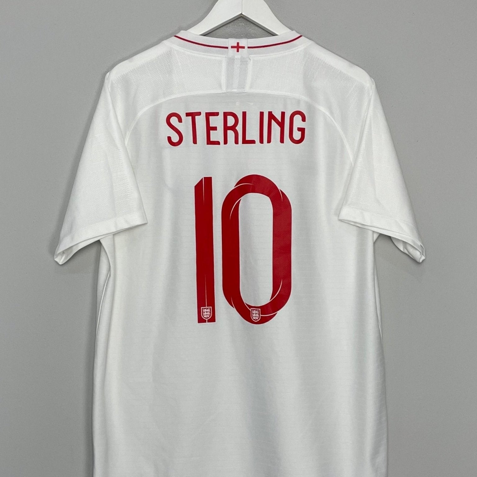Shop 2018/19 ENGLAND STERLING #10 HOME SHIRT (XL) NIKE, classic football shirts, vintage football shirts & retro soccer jerseys at Cult Kits