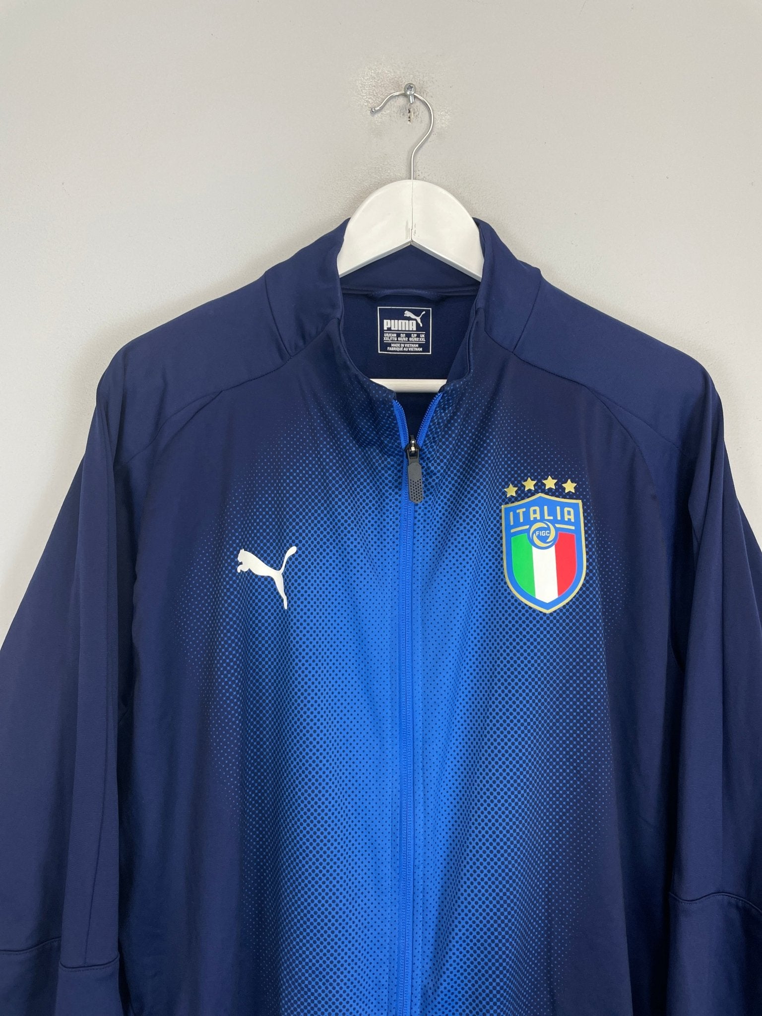 Shop 2018/19 ITALY TRACKSUIT TOP (XXL) PUMA, classic football shirts, vintage football shirts & retro soccer jerseys at Cult Kits