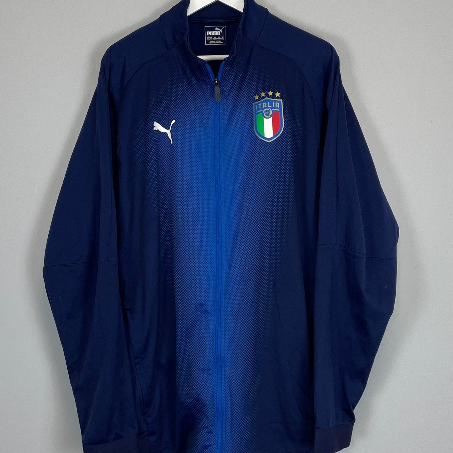Shop 2018/19 ITALY TRACKSUIT TOP (XXL) PUMA, classic football shirts, vintage football shirts & retro soccer jerseys at Cult Kits